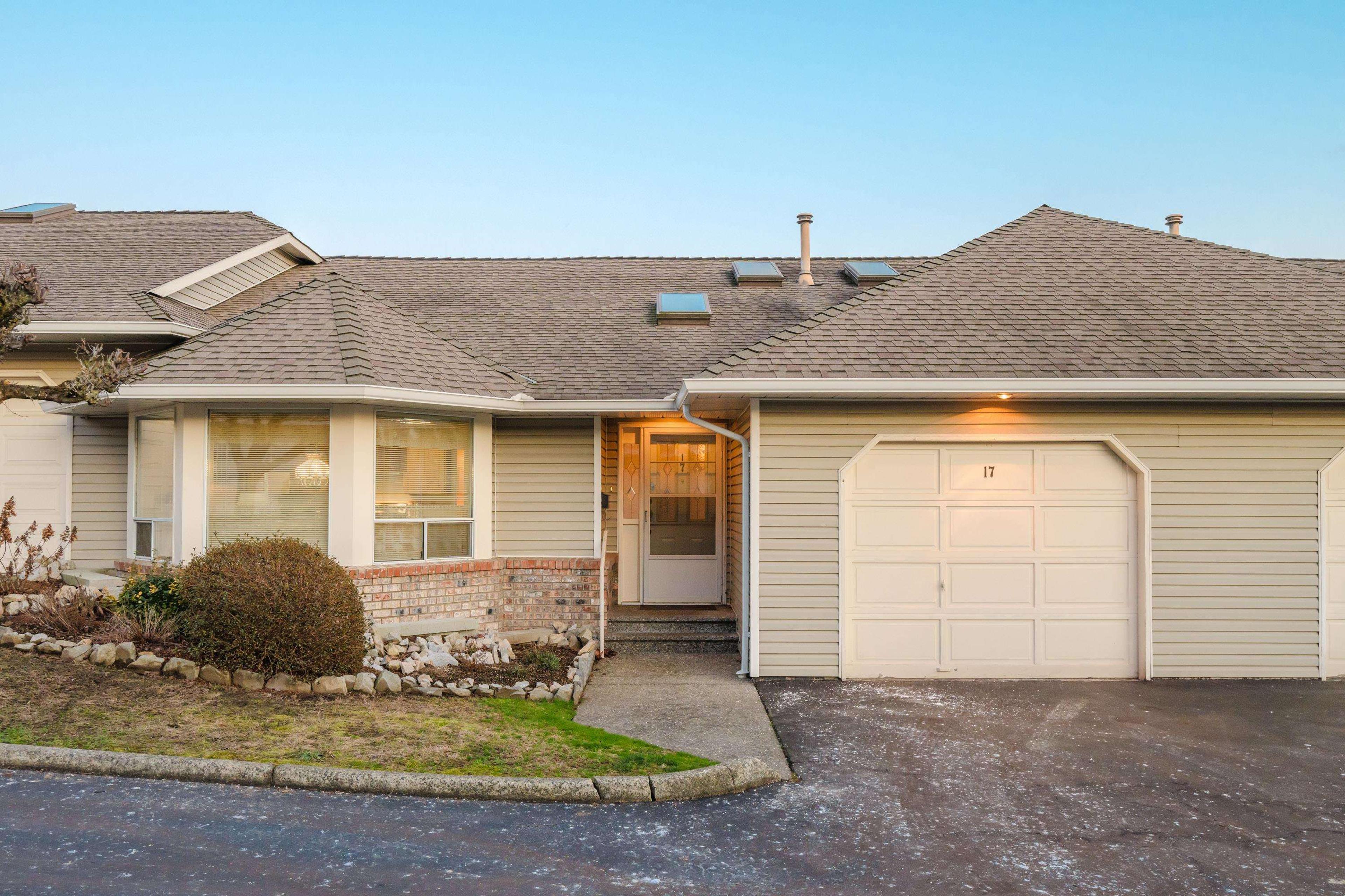 32615 Murray Avenue, Abbotsford - Exteriors - Full Complex View - Photo 3