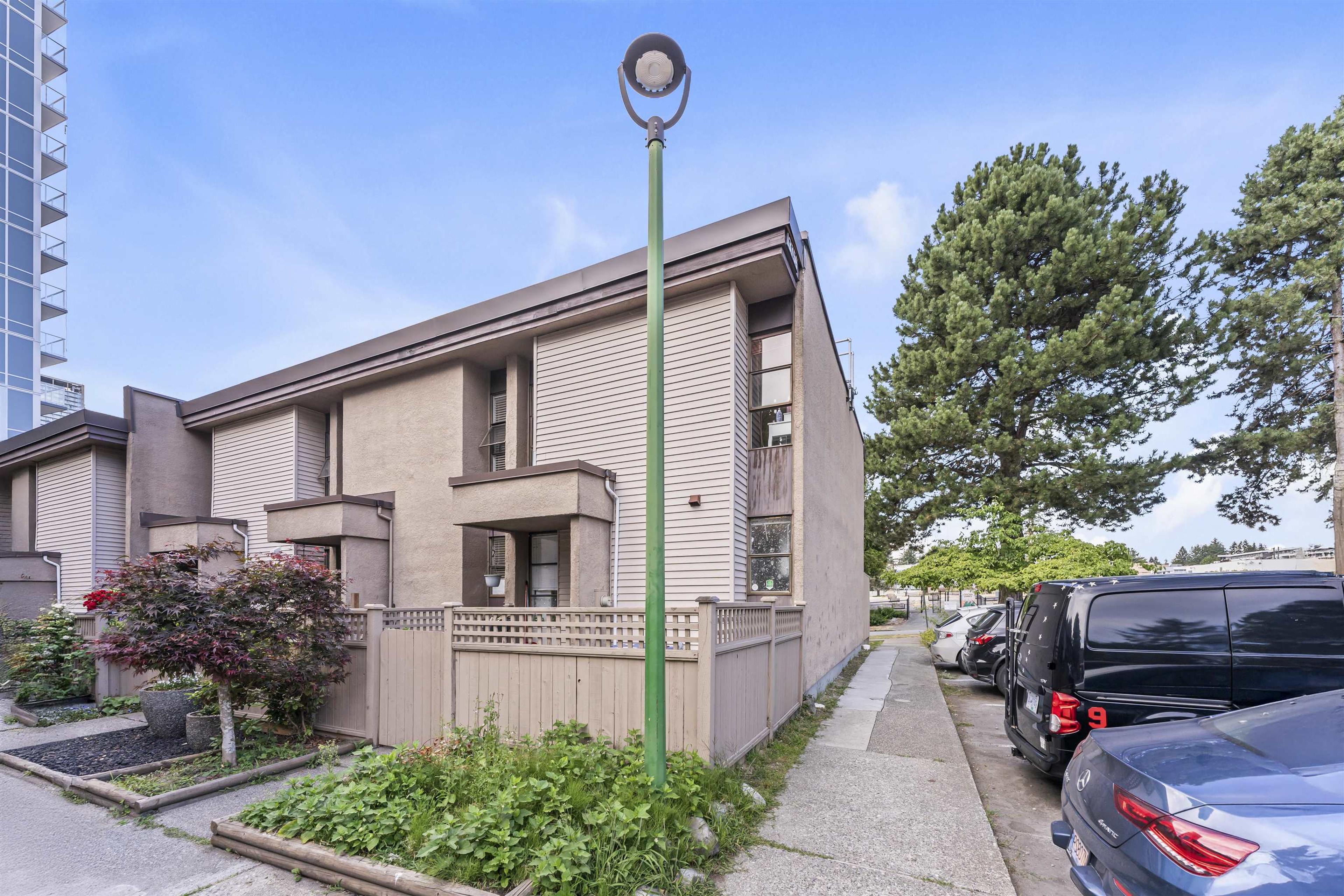 13776 Central Avenue, Surrey - Exteriors - Photo 2