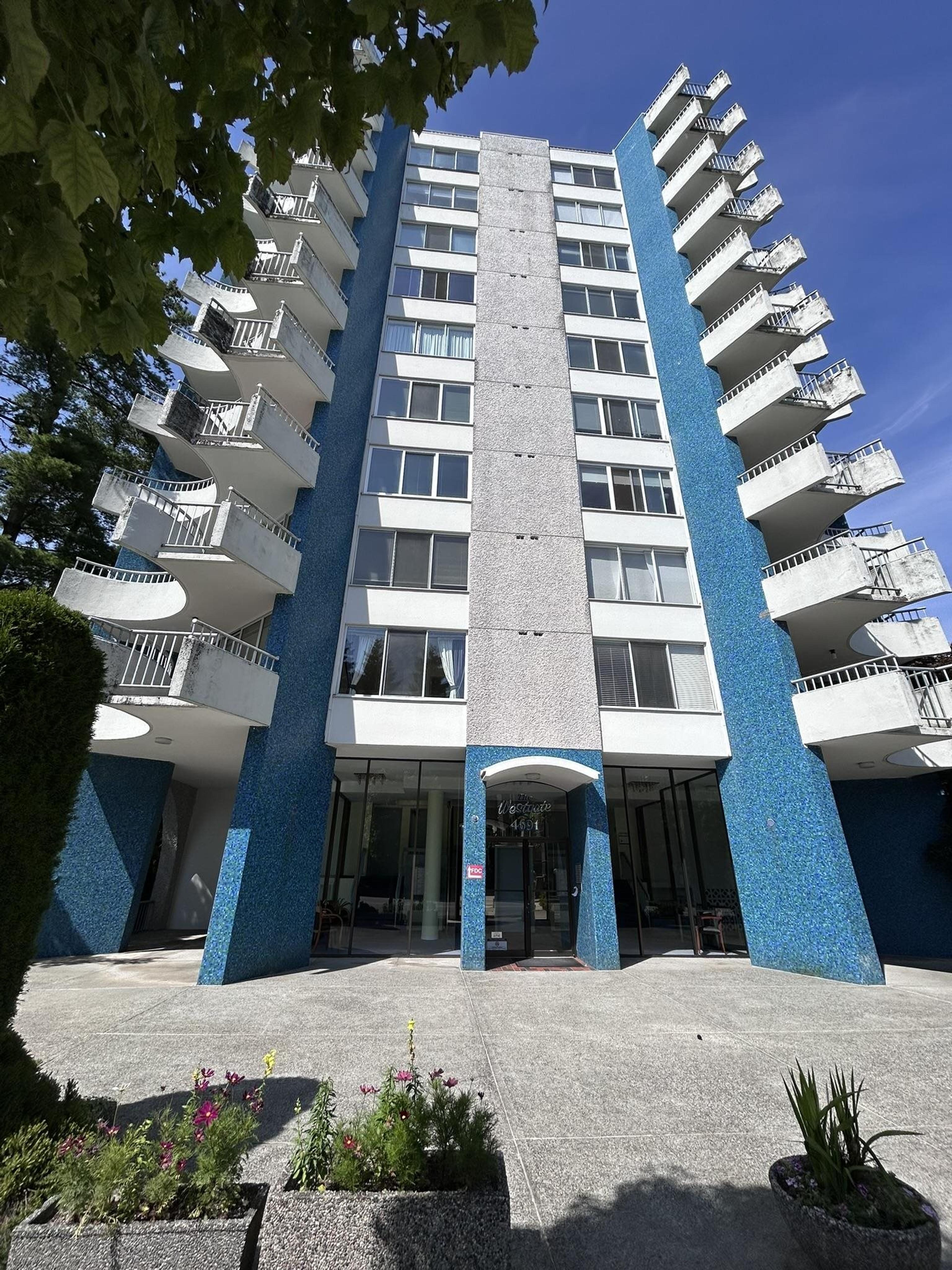 4691 W 10th Avenue, Vancouver - Exteriors - Photo 3