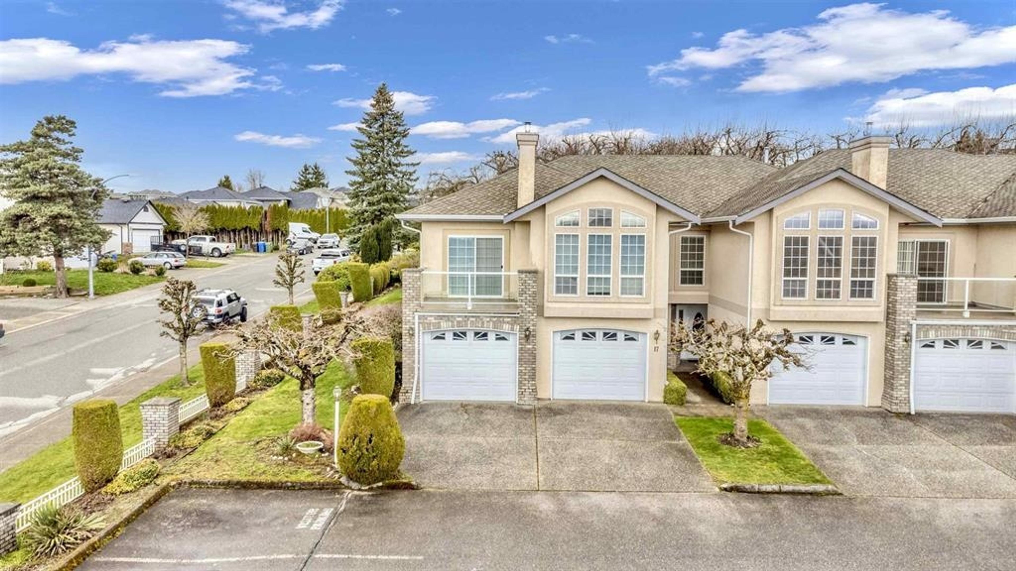 31445 Upper Maclure Road, Abbotsford - Exteriors - Full Complex View - Photo 5