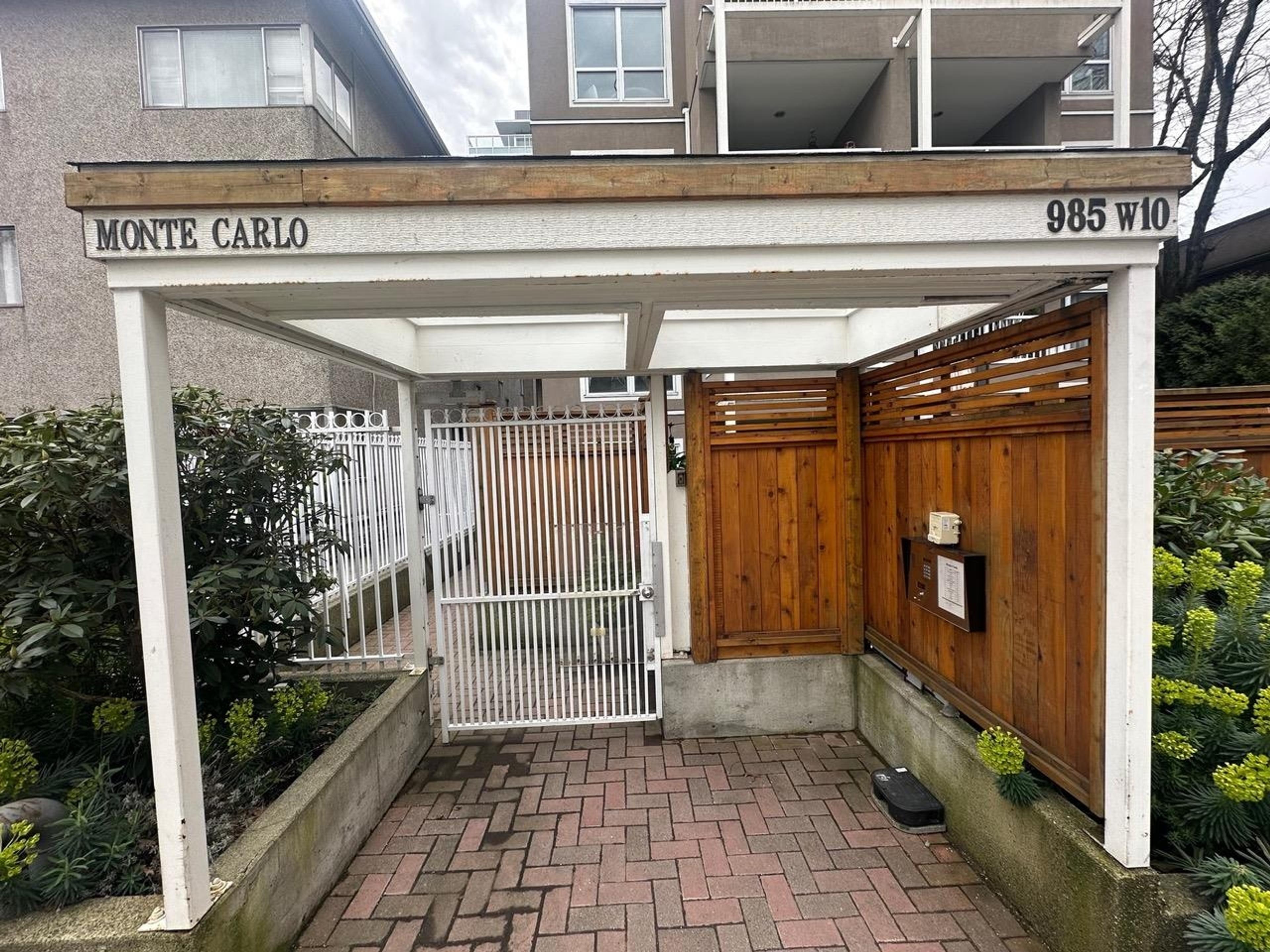 985 W 10th Avenue, Vancouver - Exteriors - Photo 3