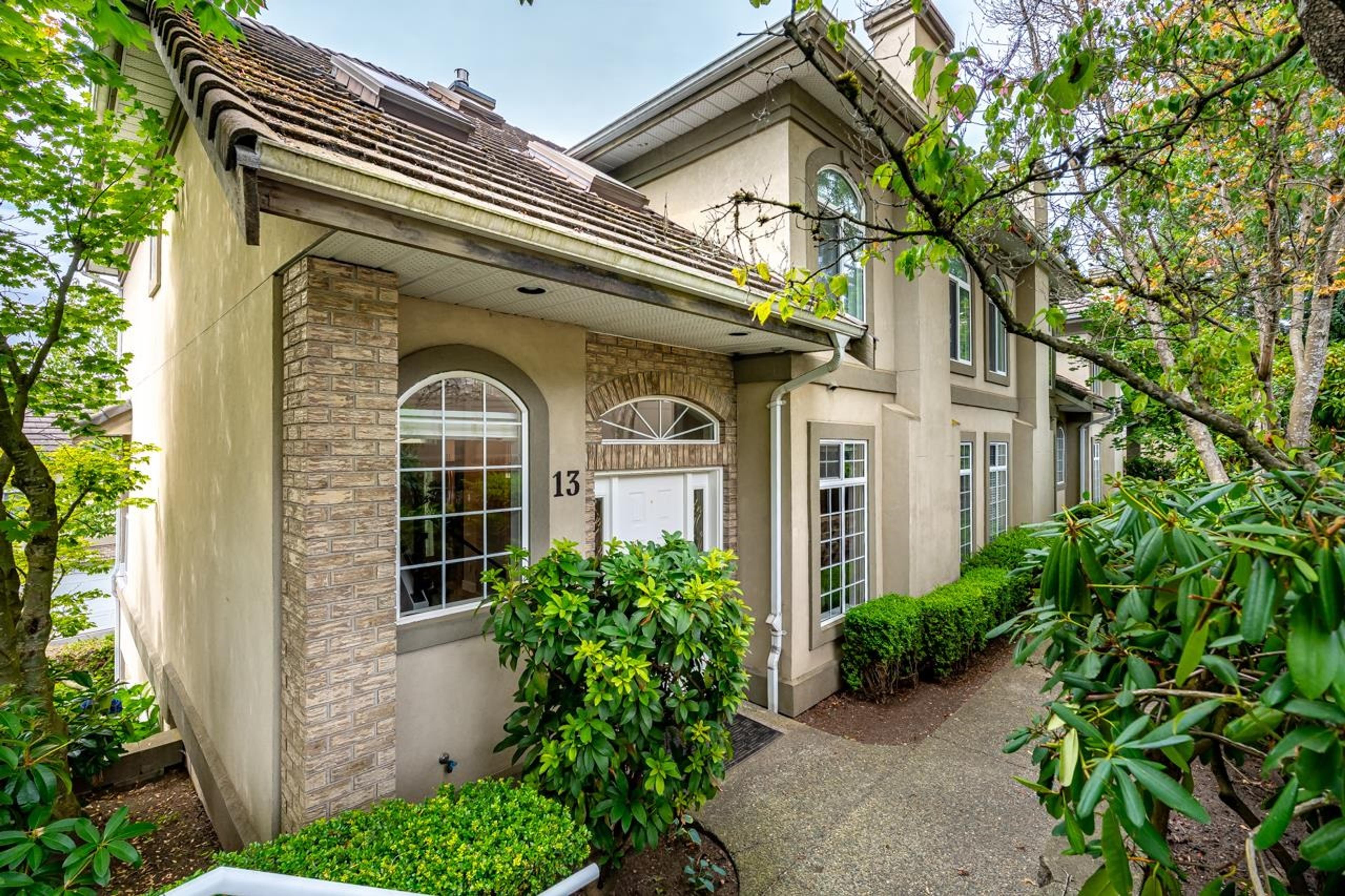 915 Fort Fraser Rise, Port Coquitlam - Exteriors - Photo 2