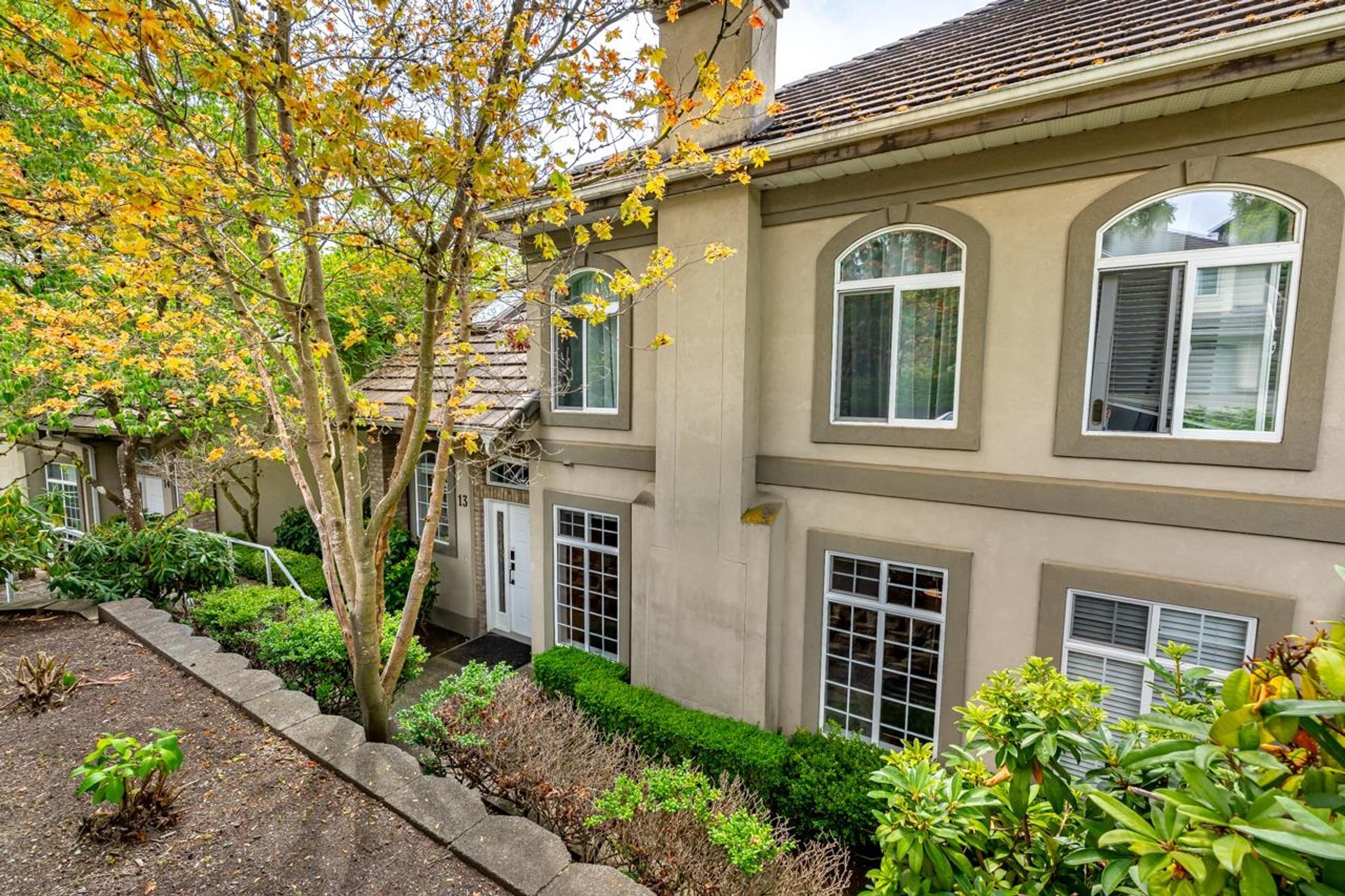 915 Fort Fraser Rise, Port Coquitlam - Exteriors - Photo 3