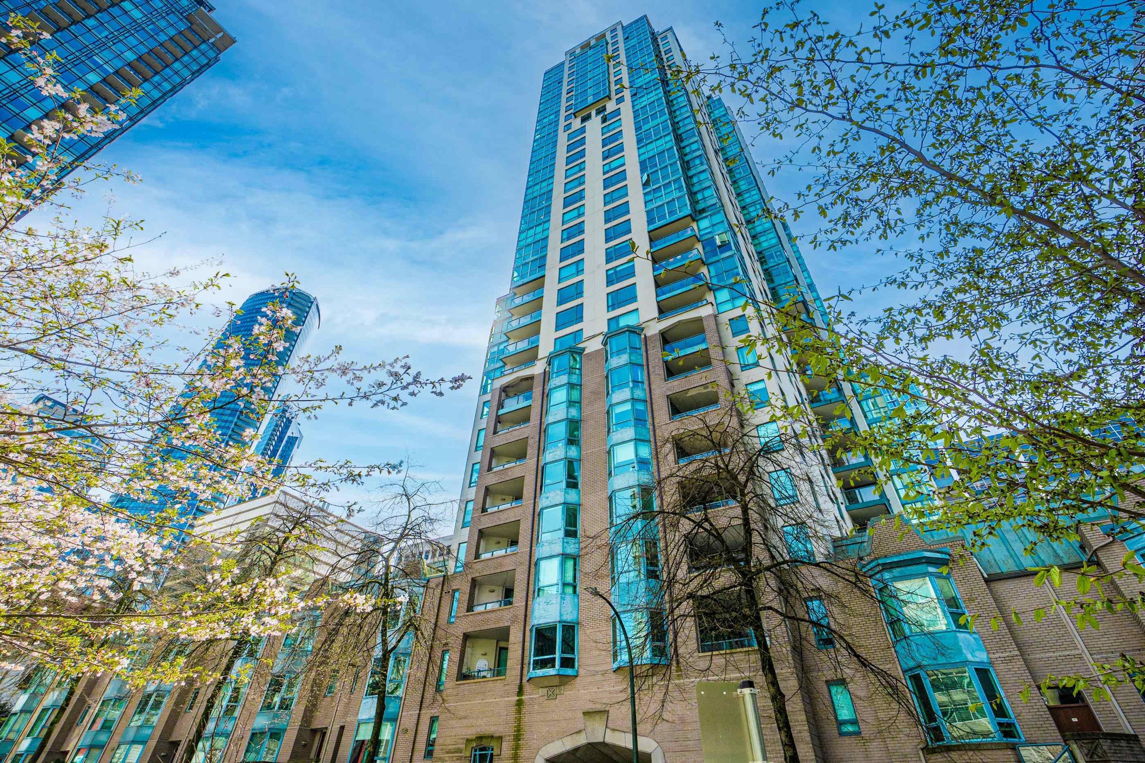 1238 Melville Street, Vancouver - Exteriors - Photo 4