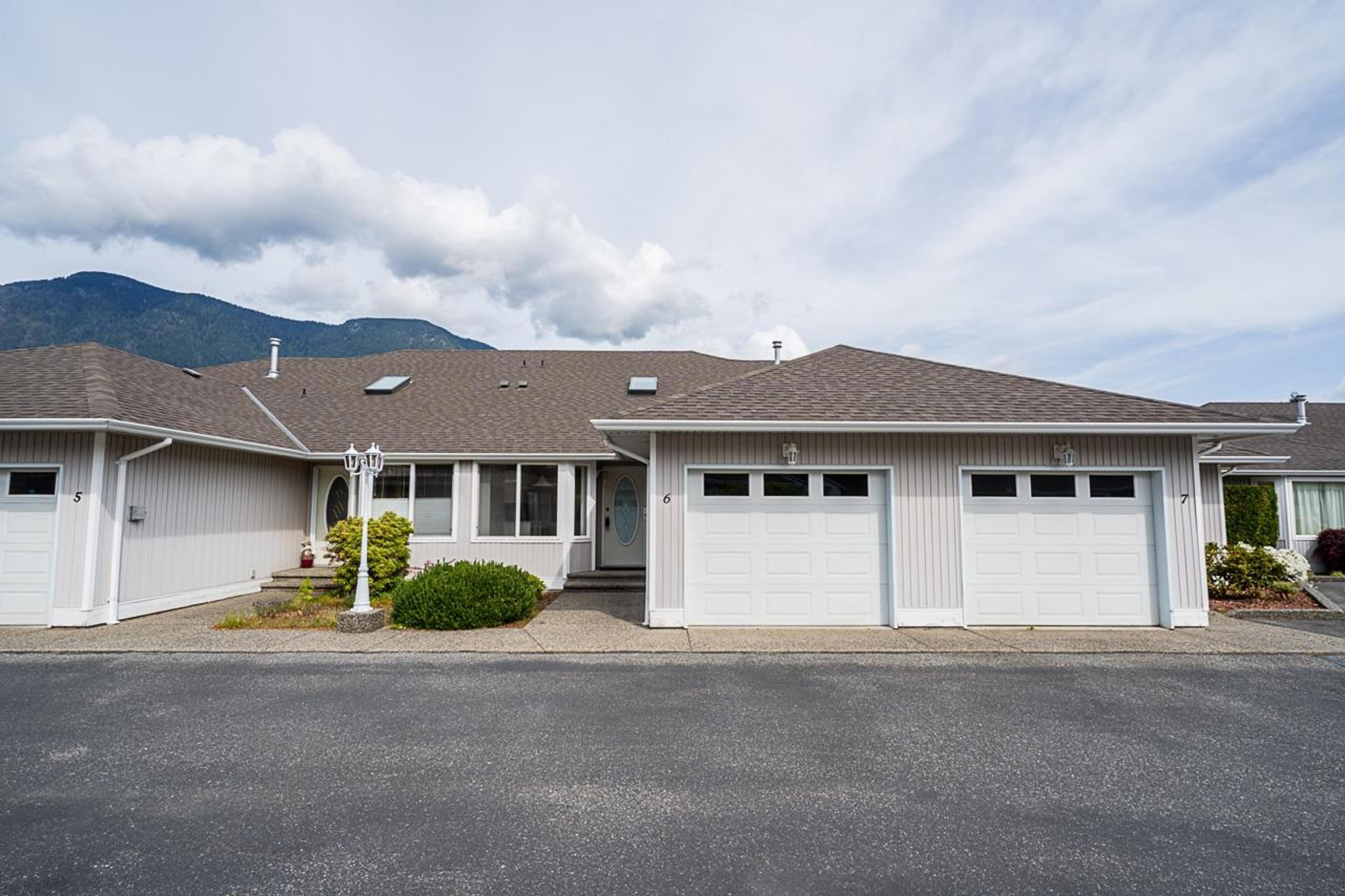 659 Douglas Street, Hope - Exteriors - Photo 4