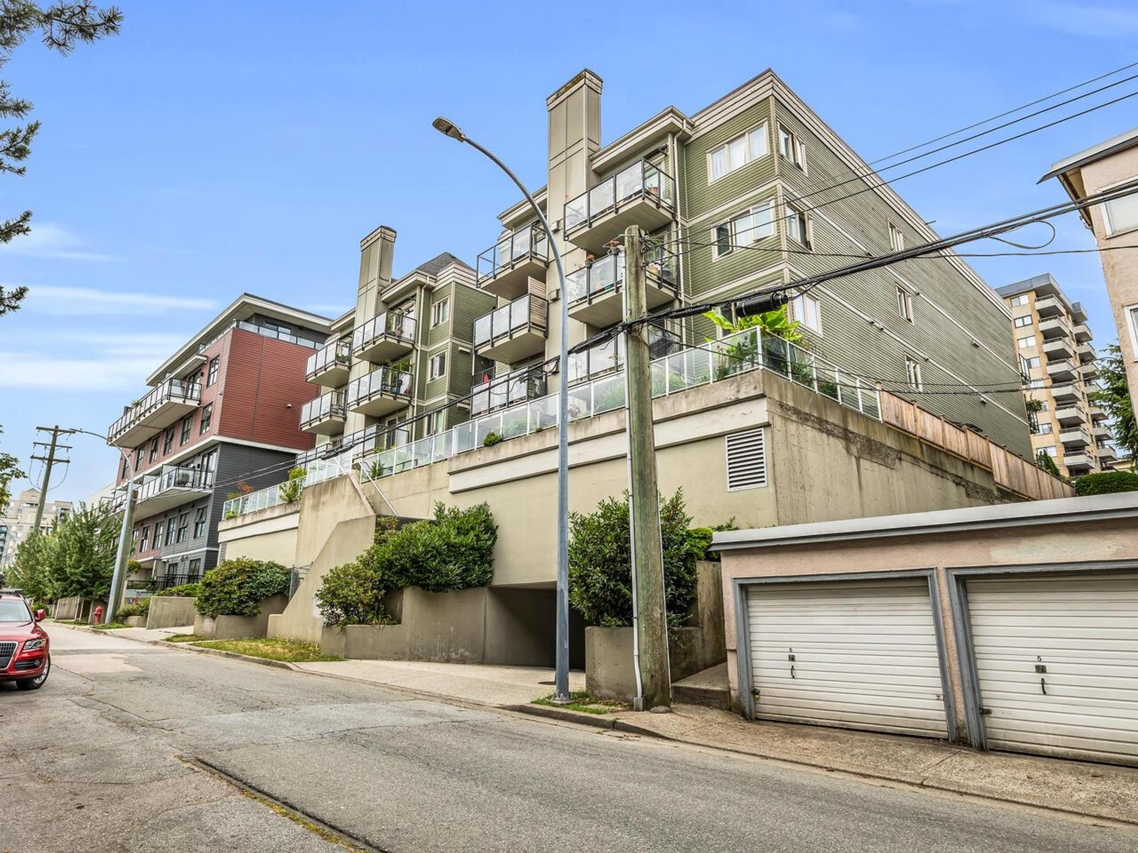 210 Carnarvon Street, New Westminster - Exteriors - Photo 1