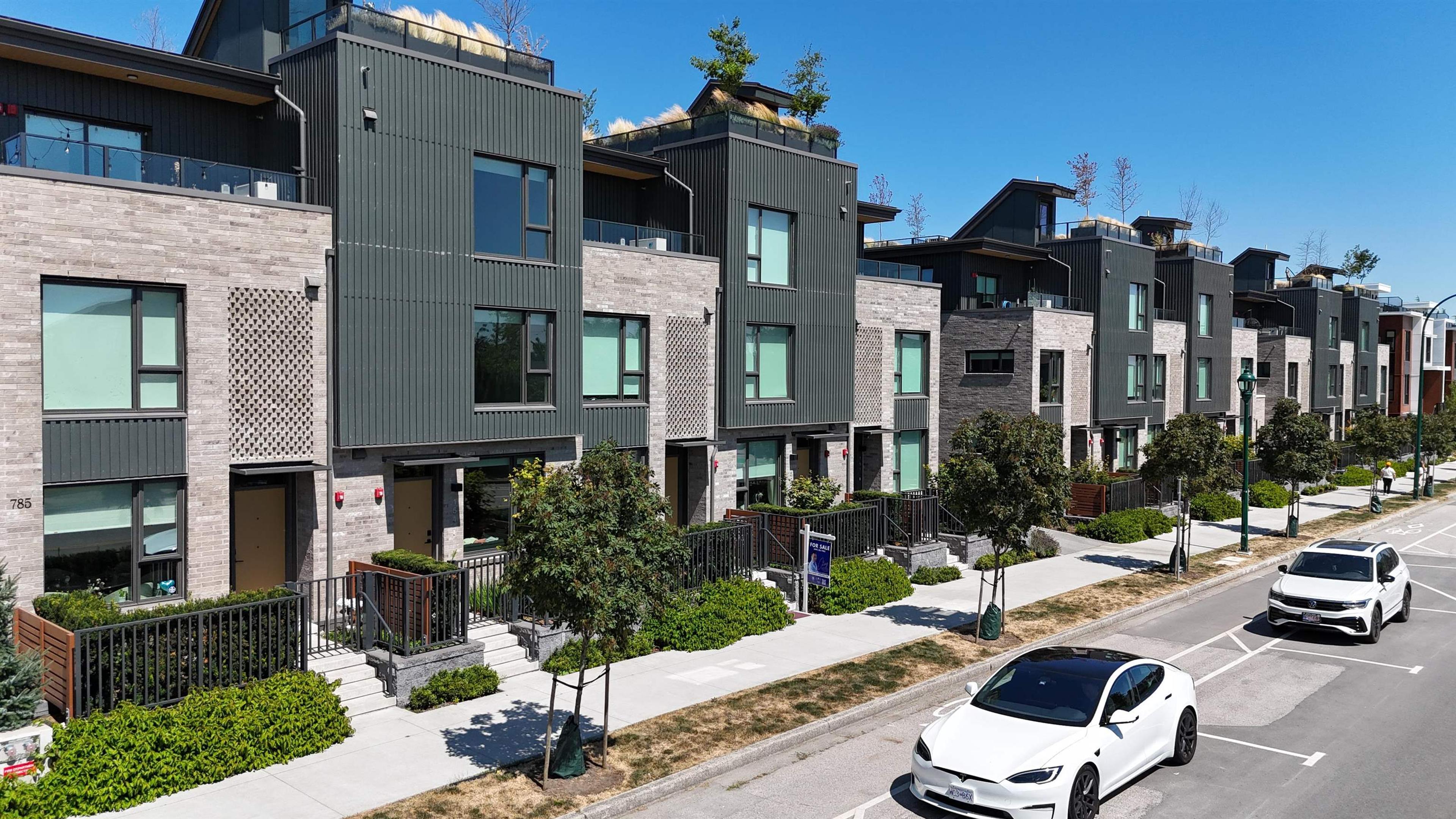 755 W 49th Avenue, Vancouver - Exteriors - Full Complex View - Photo 4