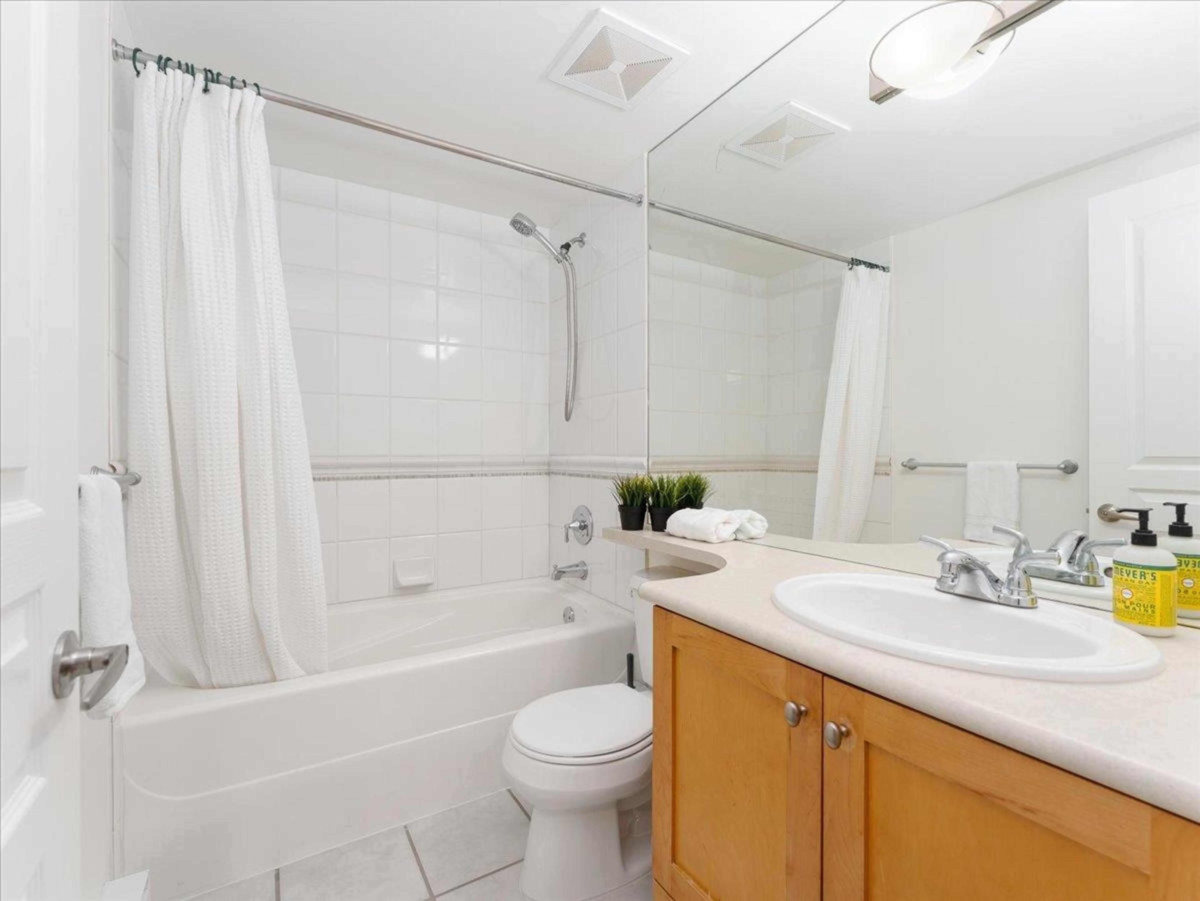 288 St. Davids Avenue, North Vancouver - Exteriors - Photo 1