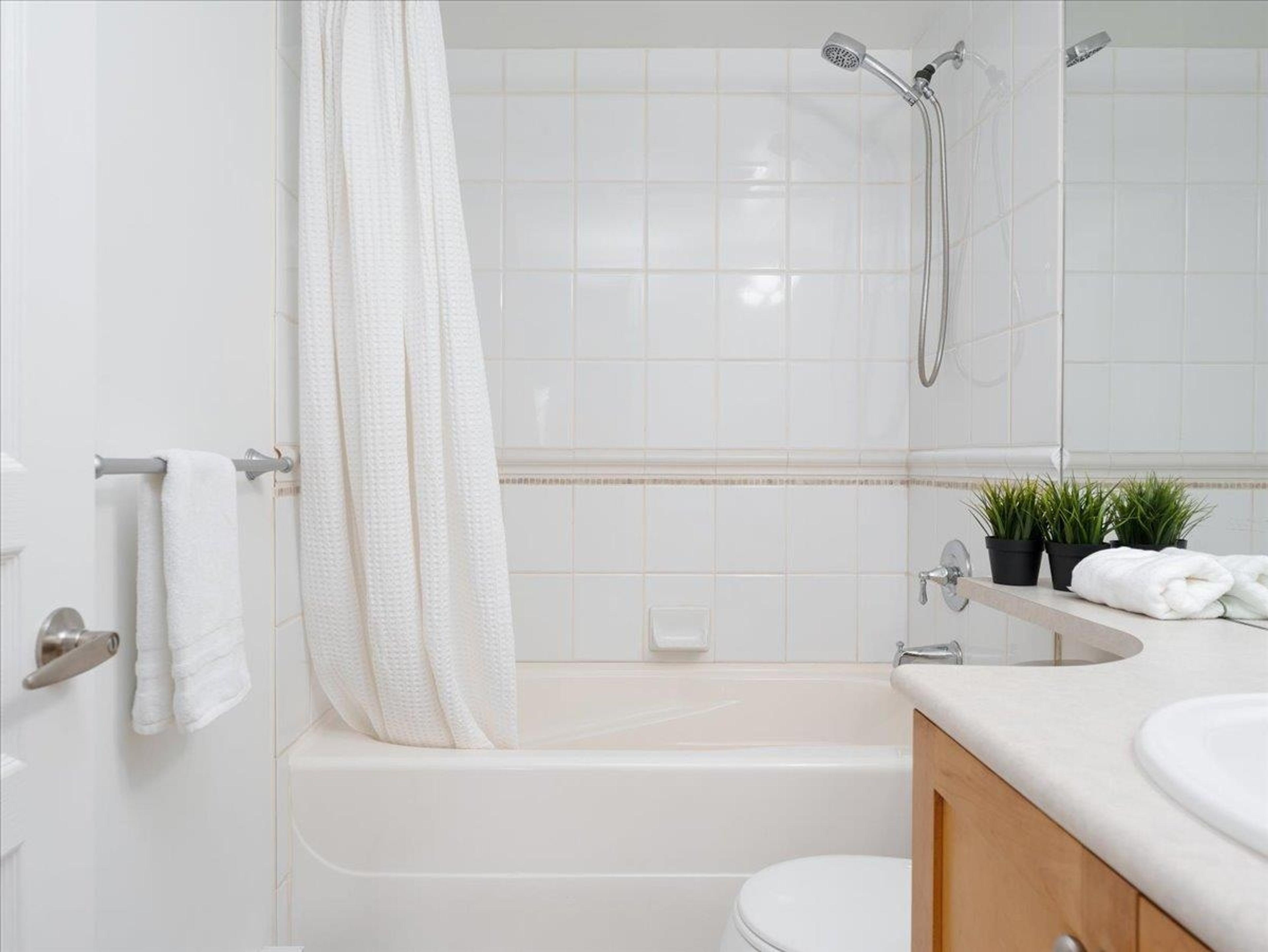 288 St. Davids Avenue, North Vancouver - Exteriors - Drone/Aerial View - Photo 2