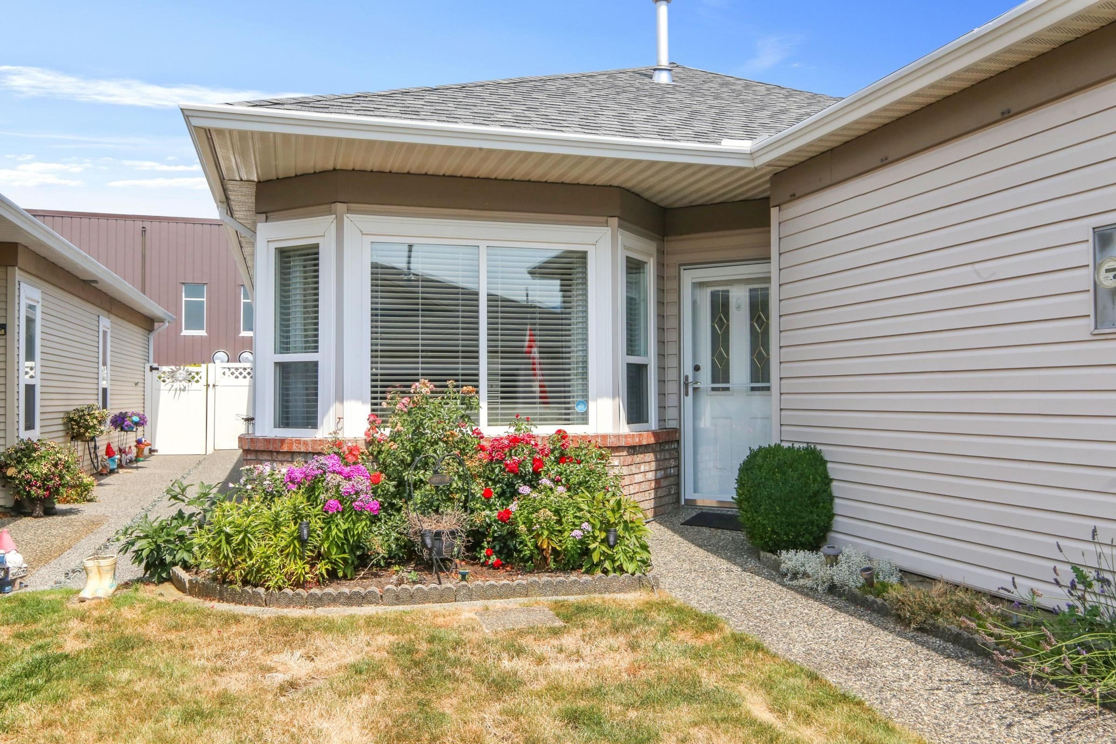 8485 Young Road, Chilliwack - Exteriors - Photo 2