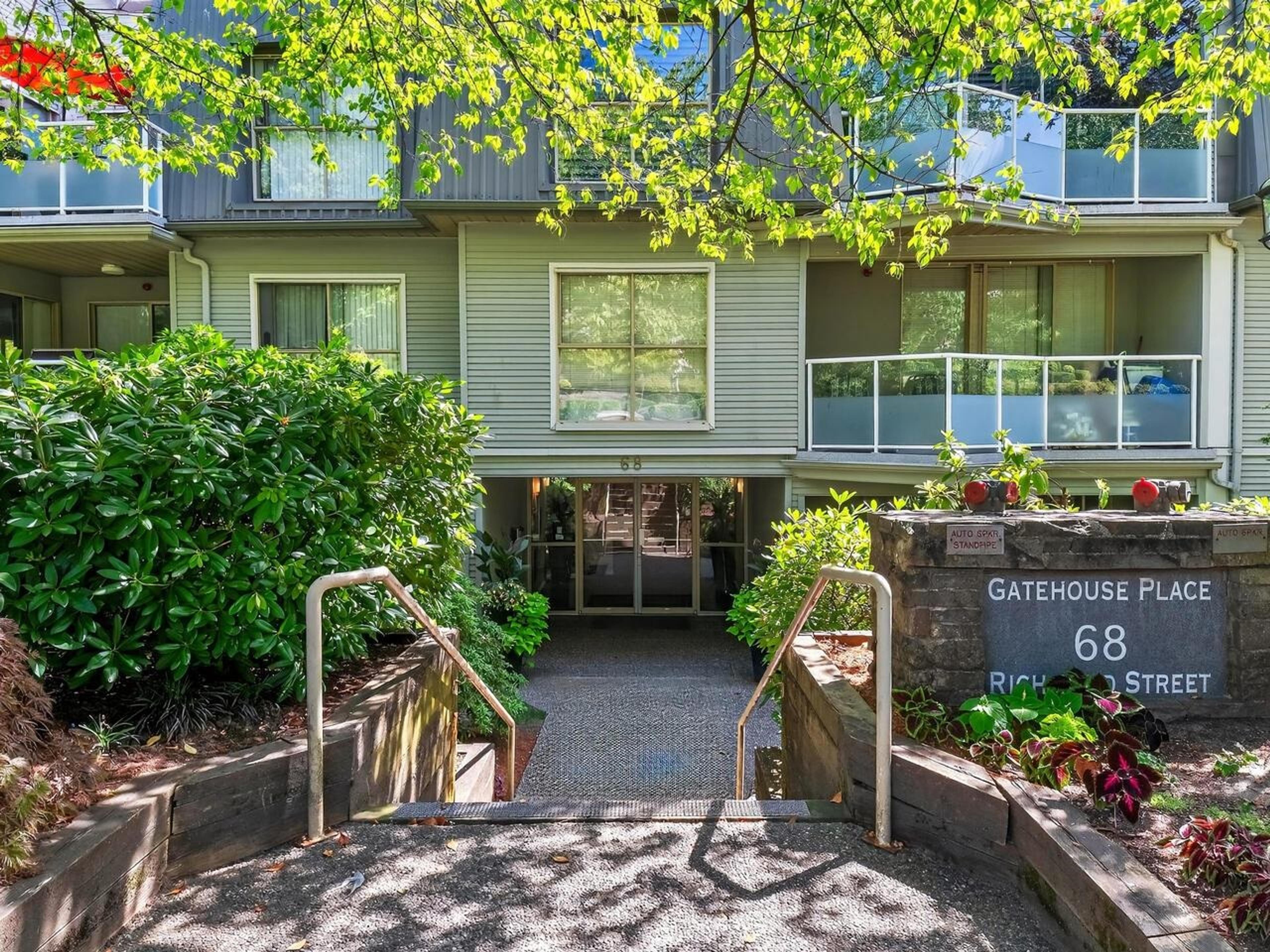 68 Richmond Street, New Westminster - Exteriors - Photo 2