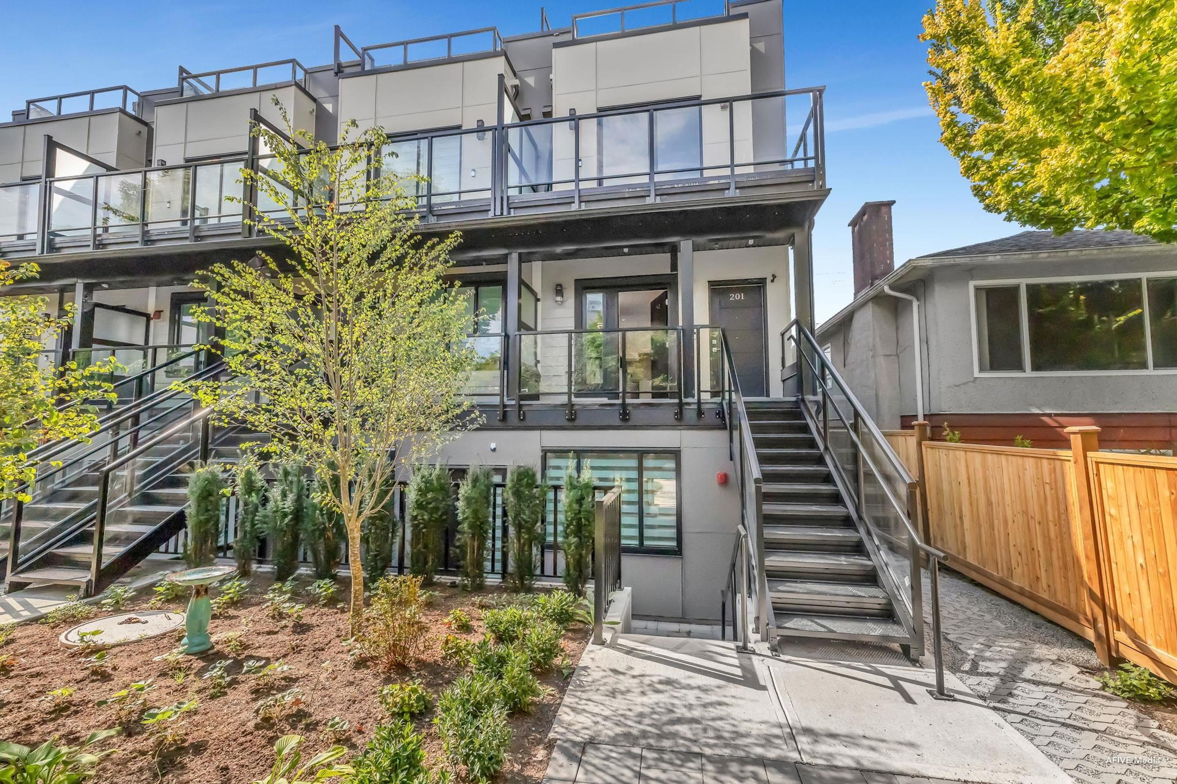 2122 E 32nd Avenue, Vancouver - Exteriors - Photo 7