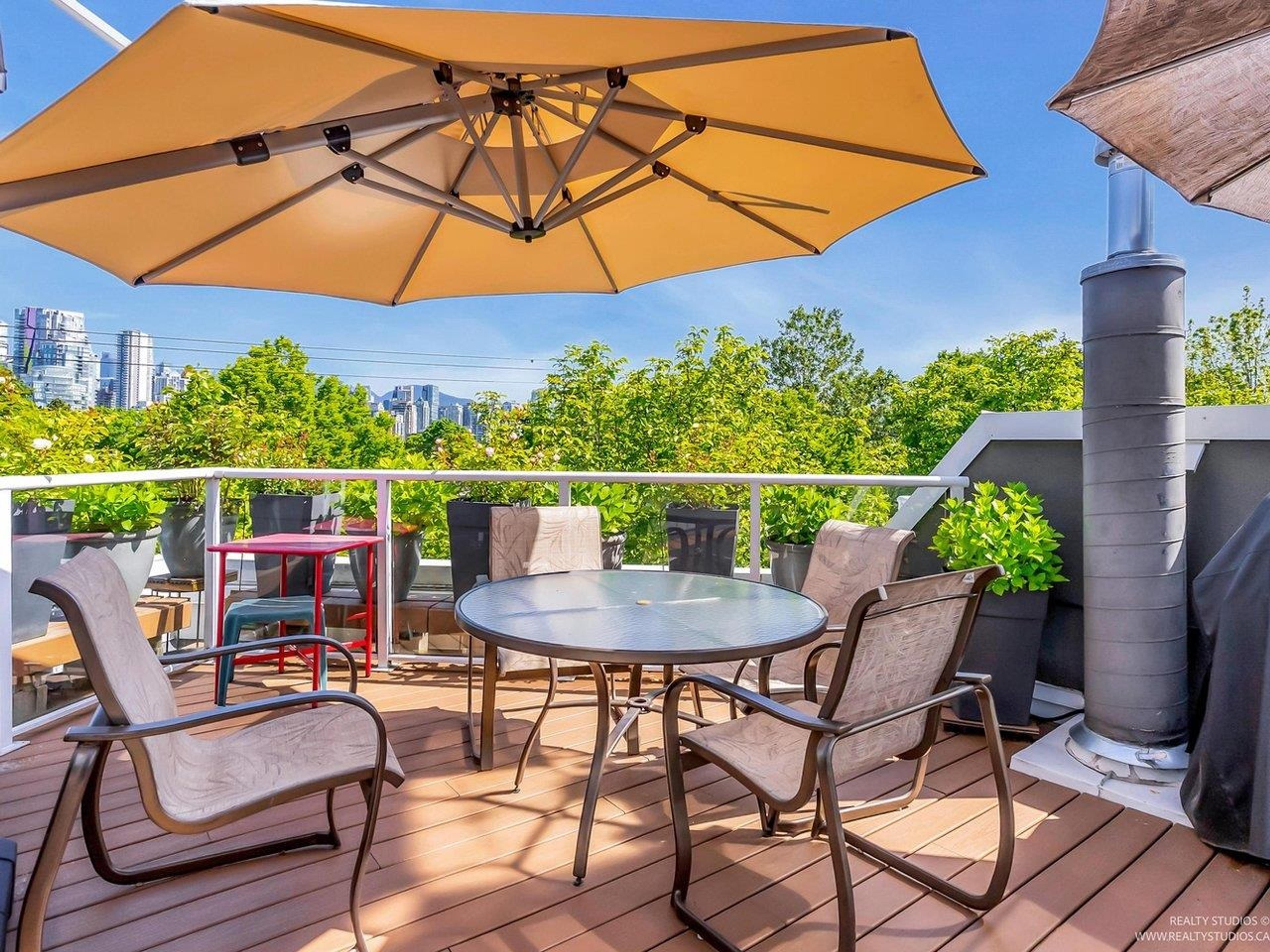 2243 Oak Street, Vancouver - Exteriors - Full Complex View - Photo 1