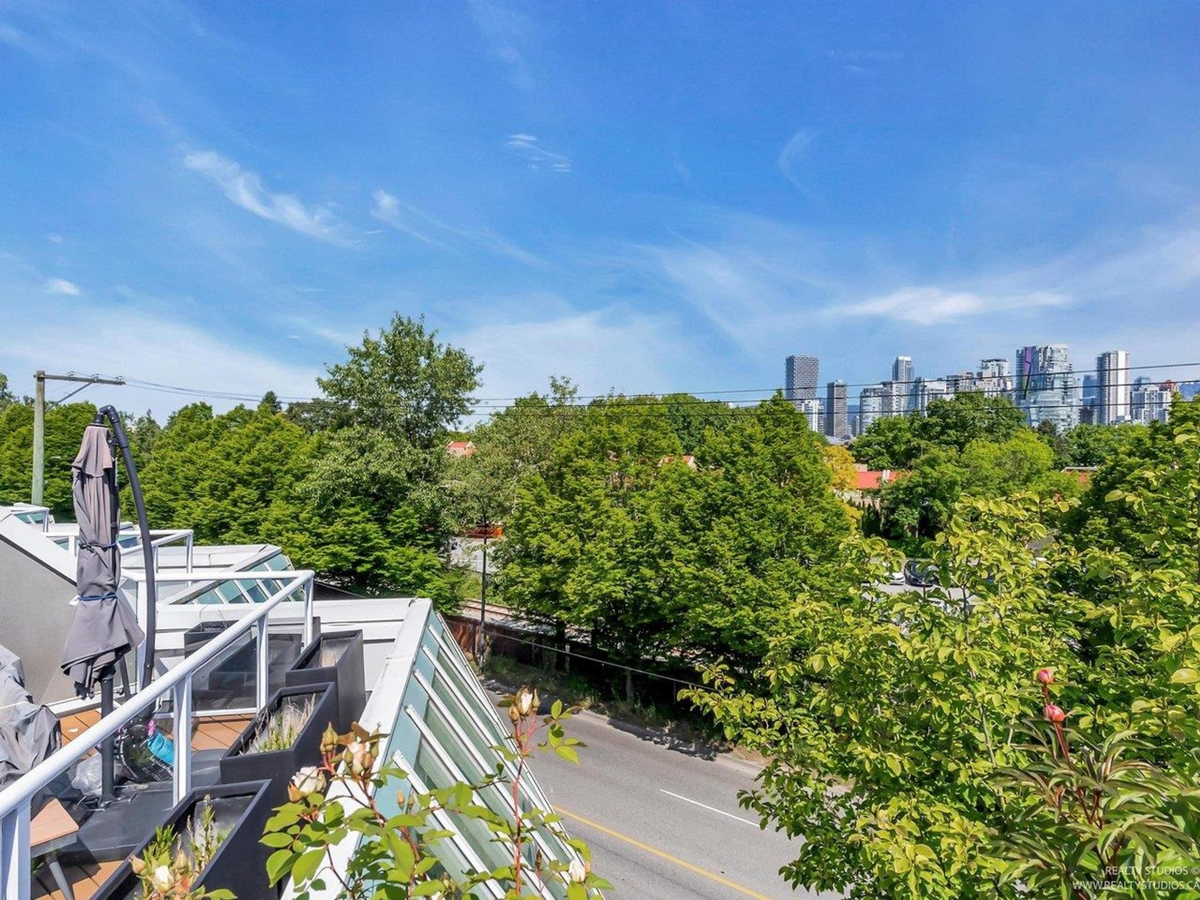2243 Oak Street, Vancouver - Exteriors - Full Complex View - Photo 5