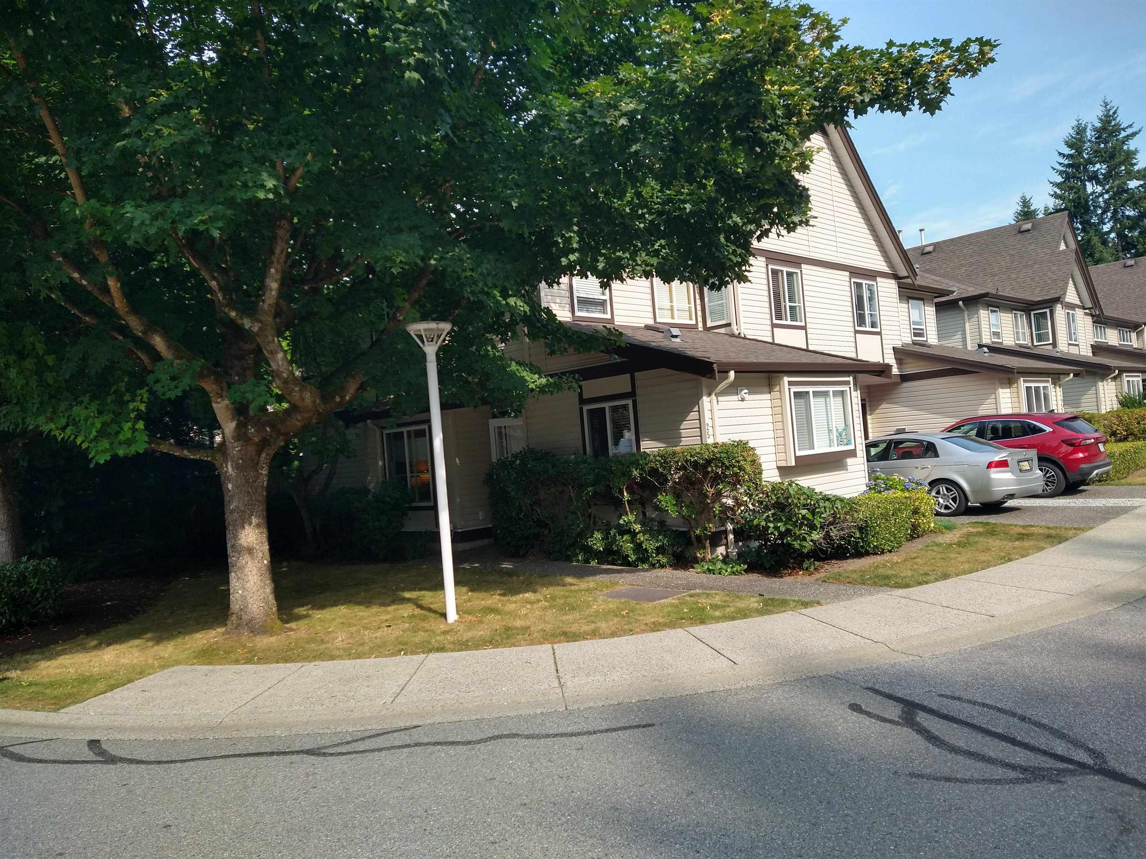 21801 Dewdney Trunk Road, Maple Ridge - Exteriors - Photo 3