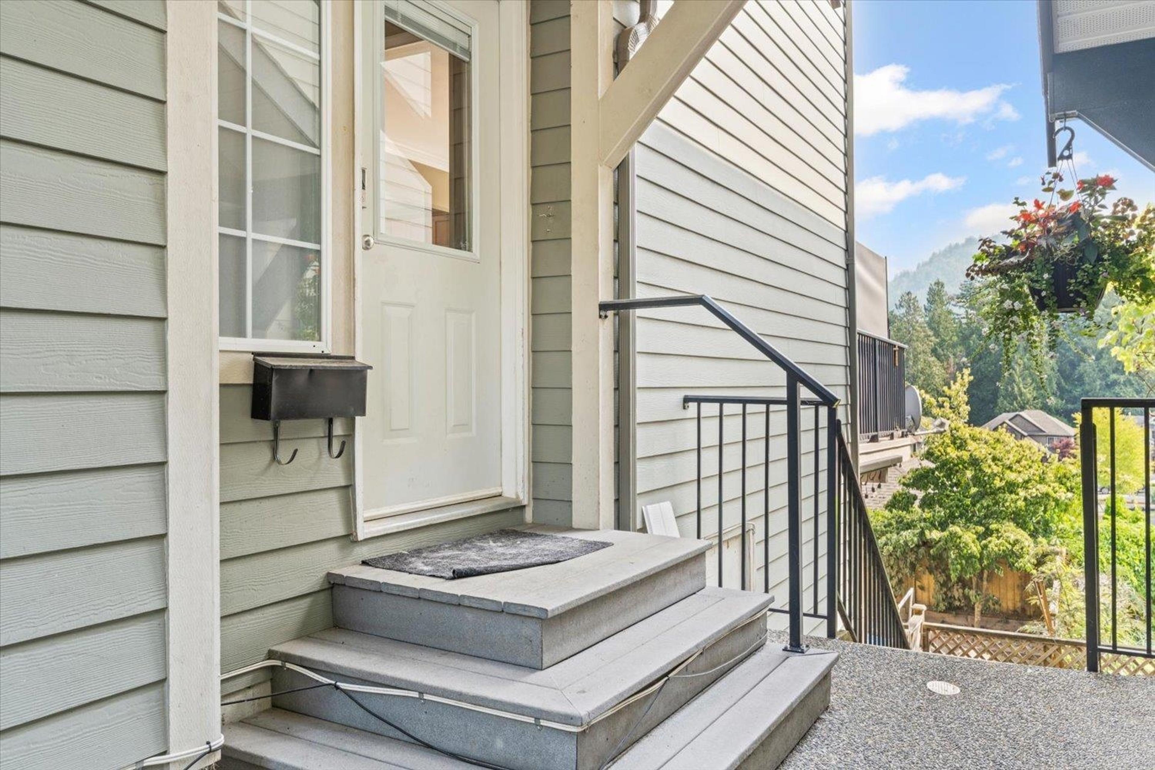 4811 Teskey Road, Chilliwack - Exteriors - Photo 3