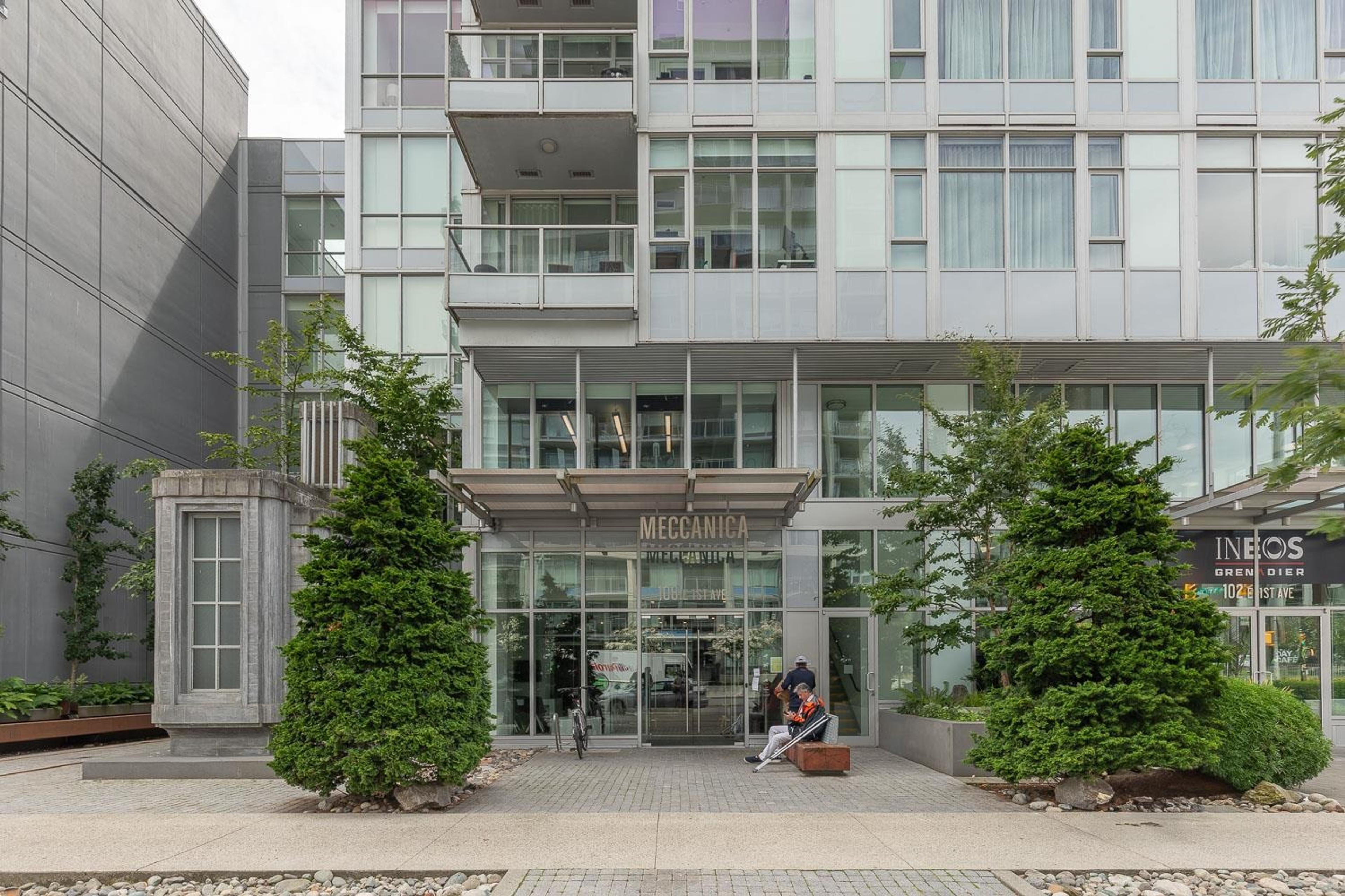 108 E 1st Avenue, Vancouver - Exteriors - Photo 1