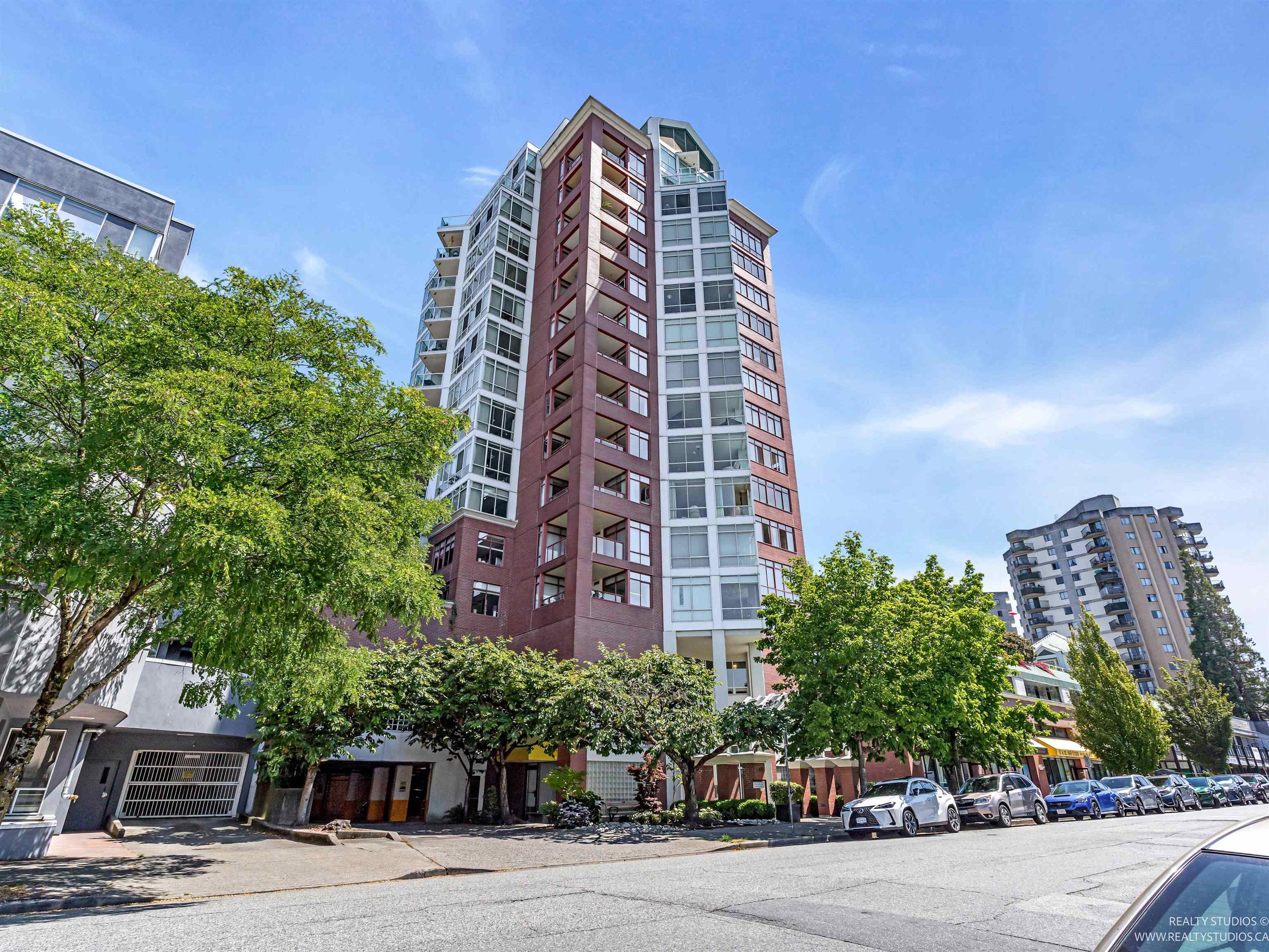 130 E 2nd Street, North Vancouver - Exteriors - Photo 2