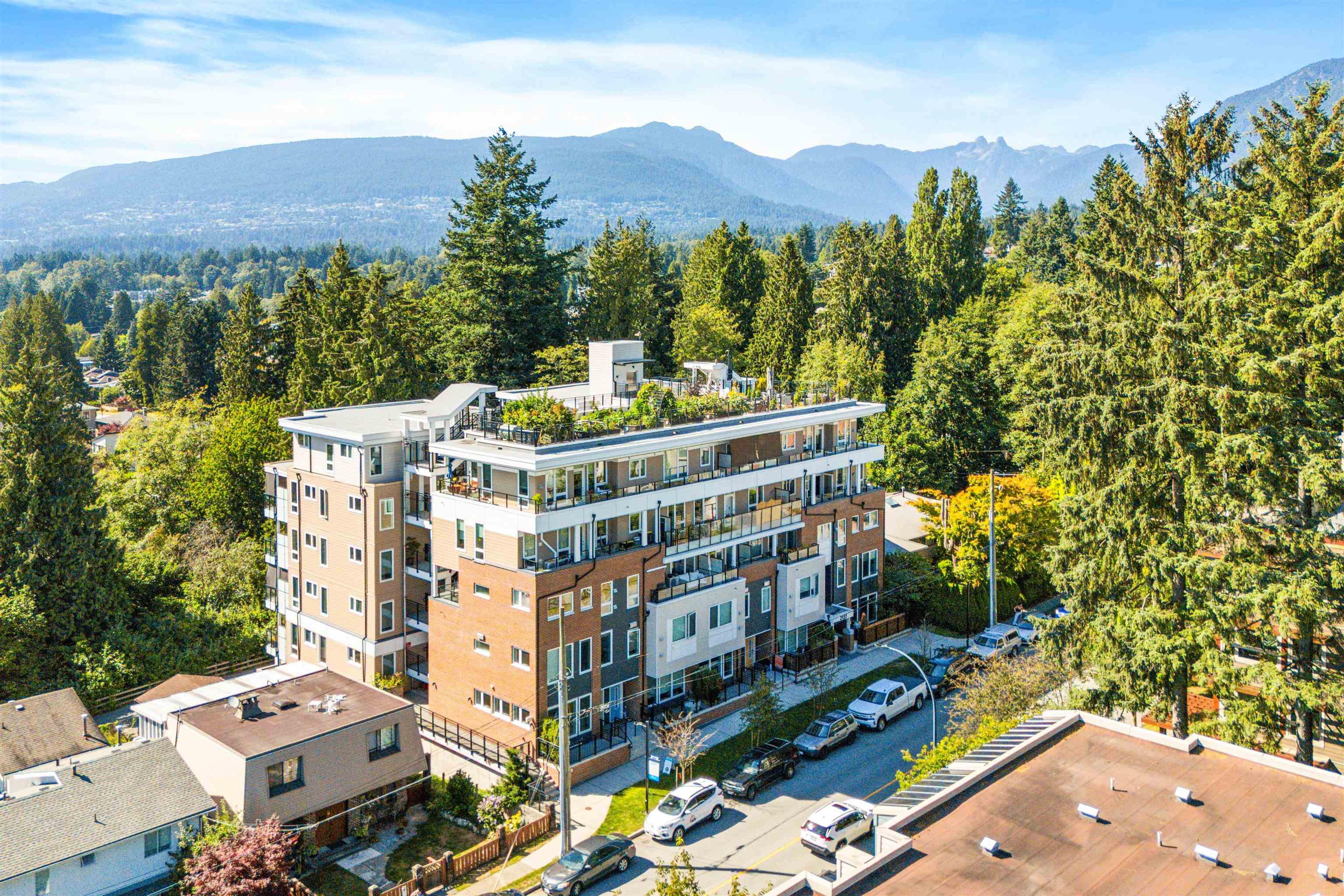 2137 Chesterfield Avenue, North Vancouver - Exteriors - Drone/Aerial View - Photo 2