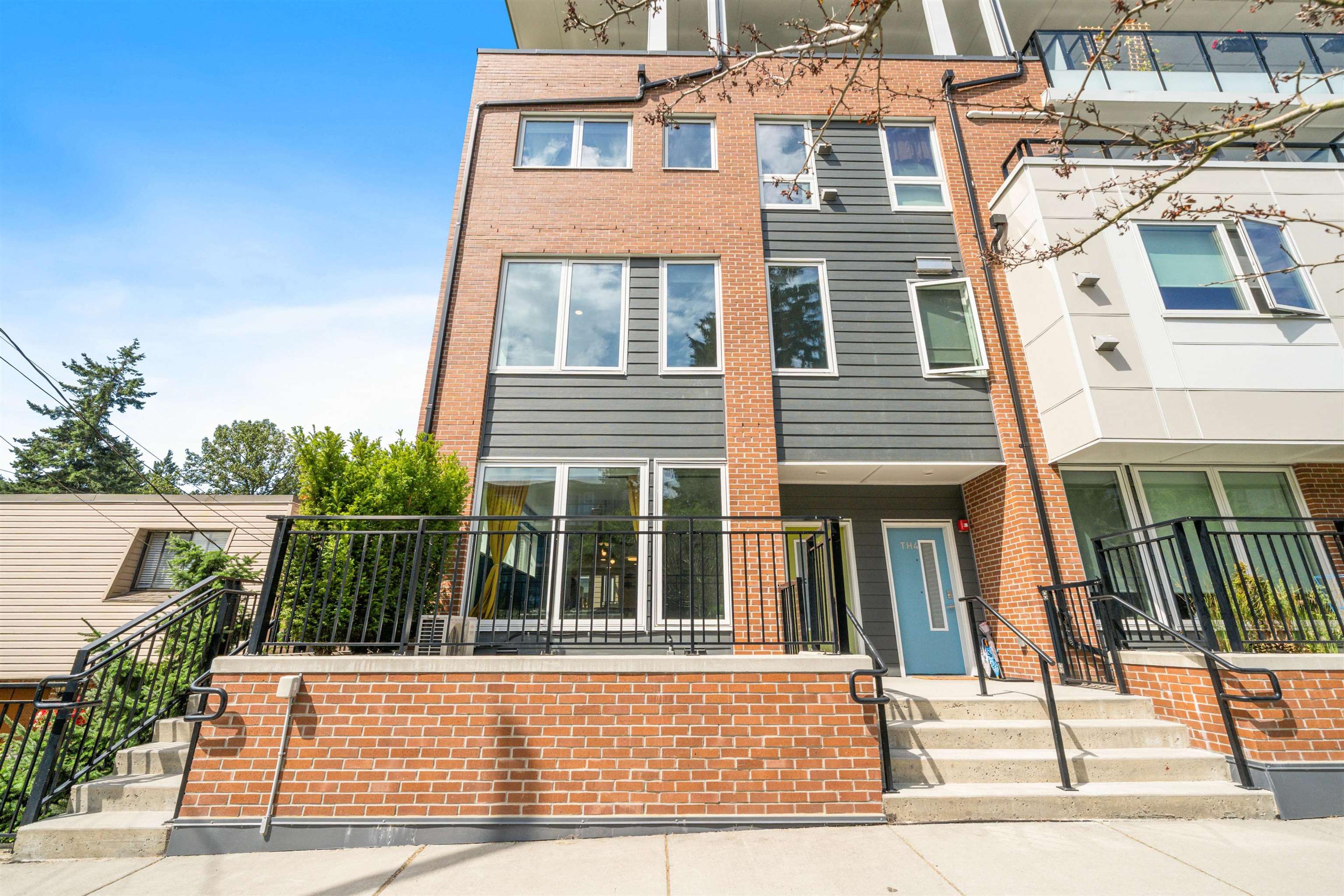 2137 Chesterfield Avenue, North Vancouver - Exteriors - Photo 4