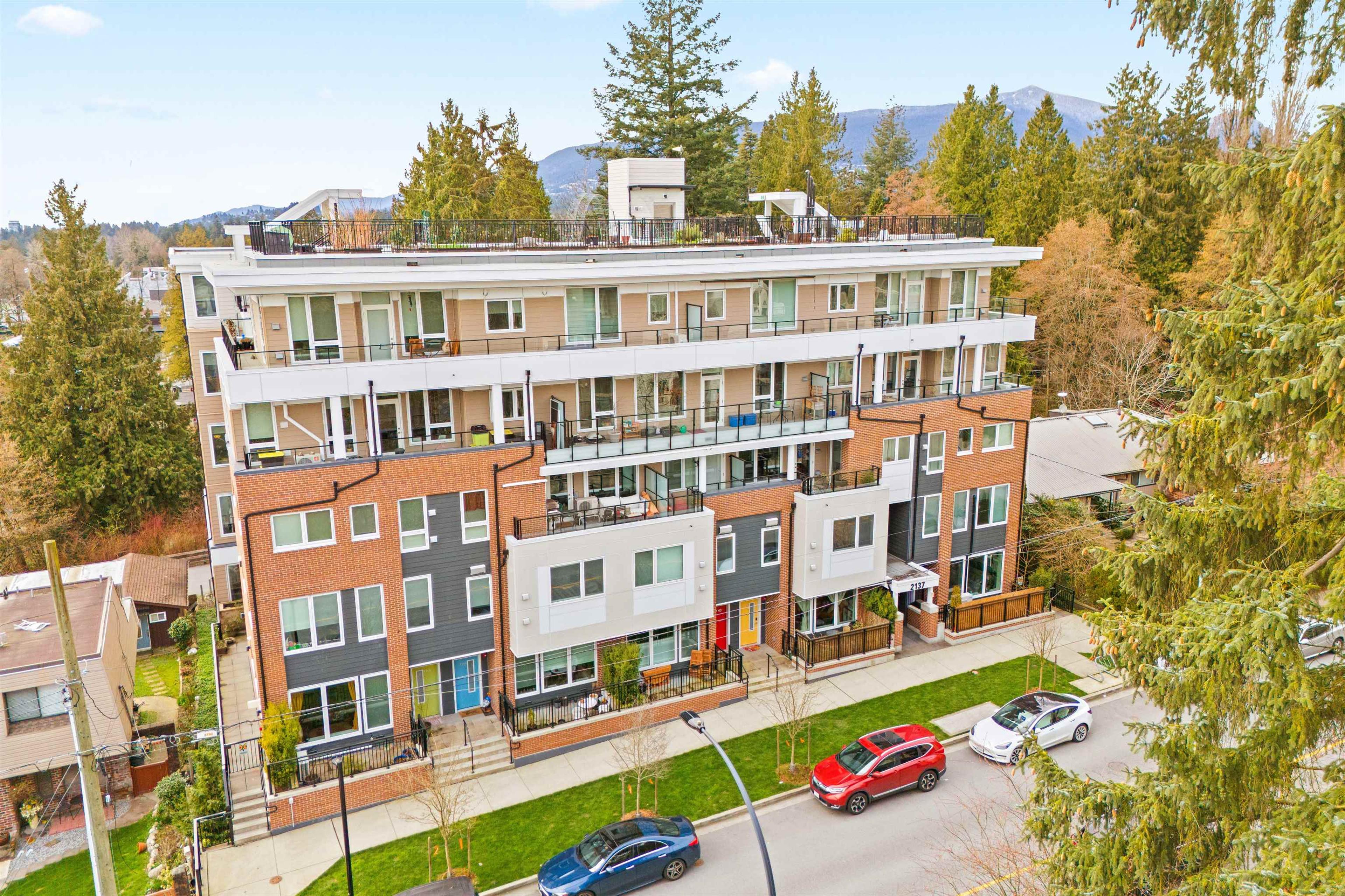 2137 Chesterfield Avenue, North Vancouver - Exteriors - Full Complex View, Drone/Aerial View - Photo 5