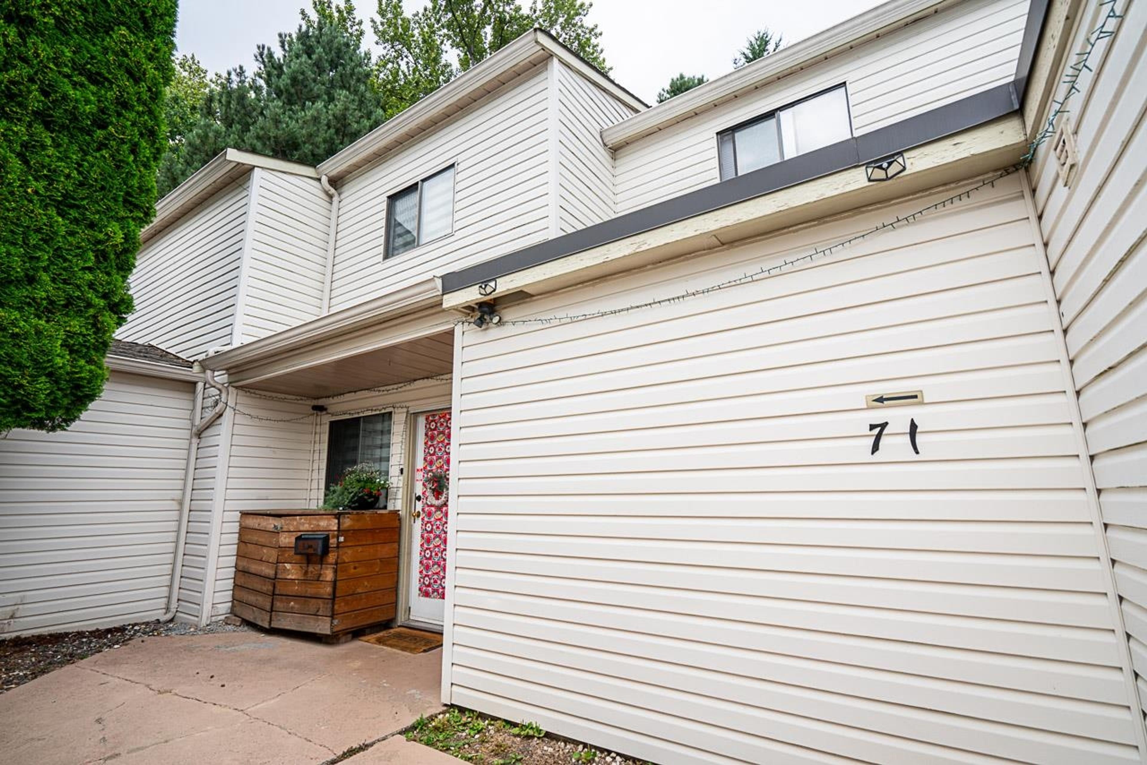 8555 King George Boulevard, Surrey - Exteriors - Photo 1