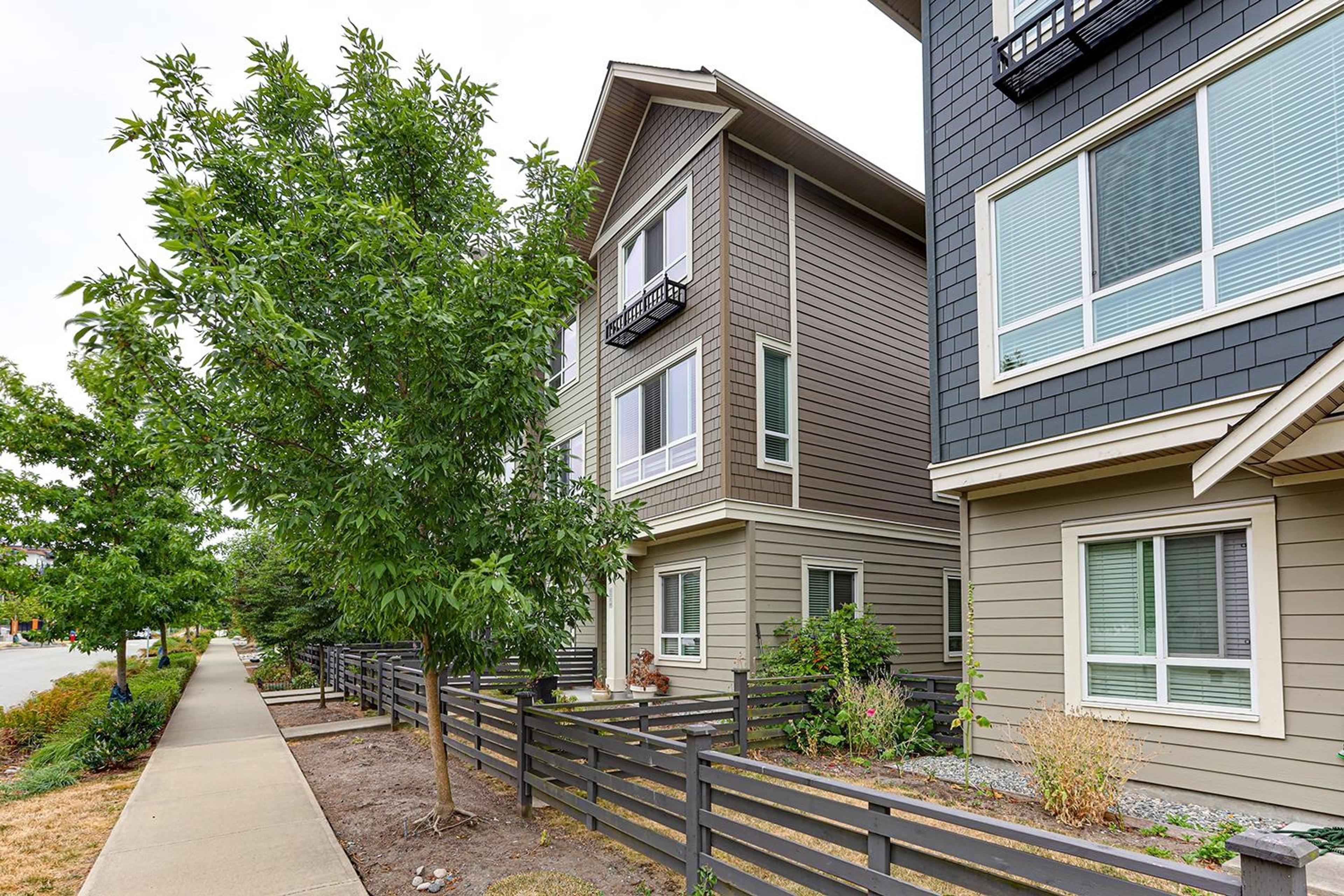 1894 Osprey Drive, Tsawwassen - Exteriors - Full Complex View - Photo 9