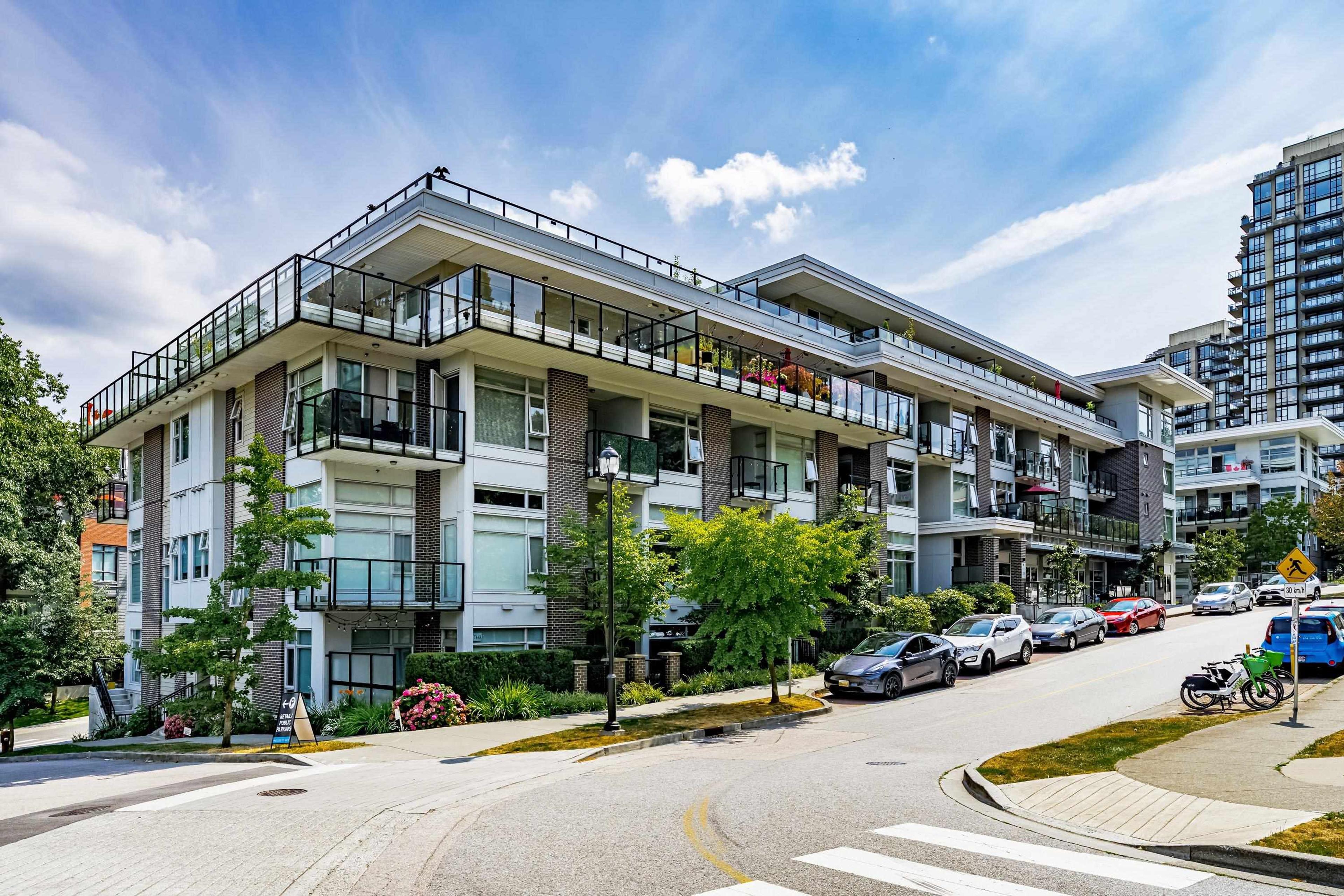 28 E Royal Avenue, New Westminster - Exteriors - Photo 1