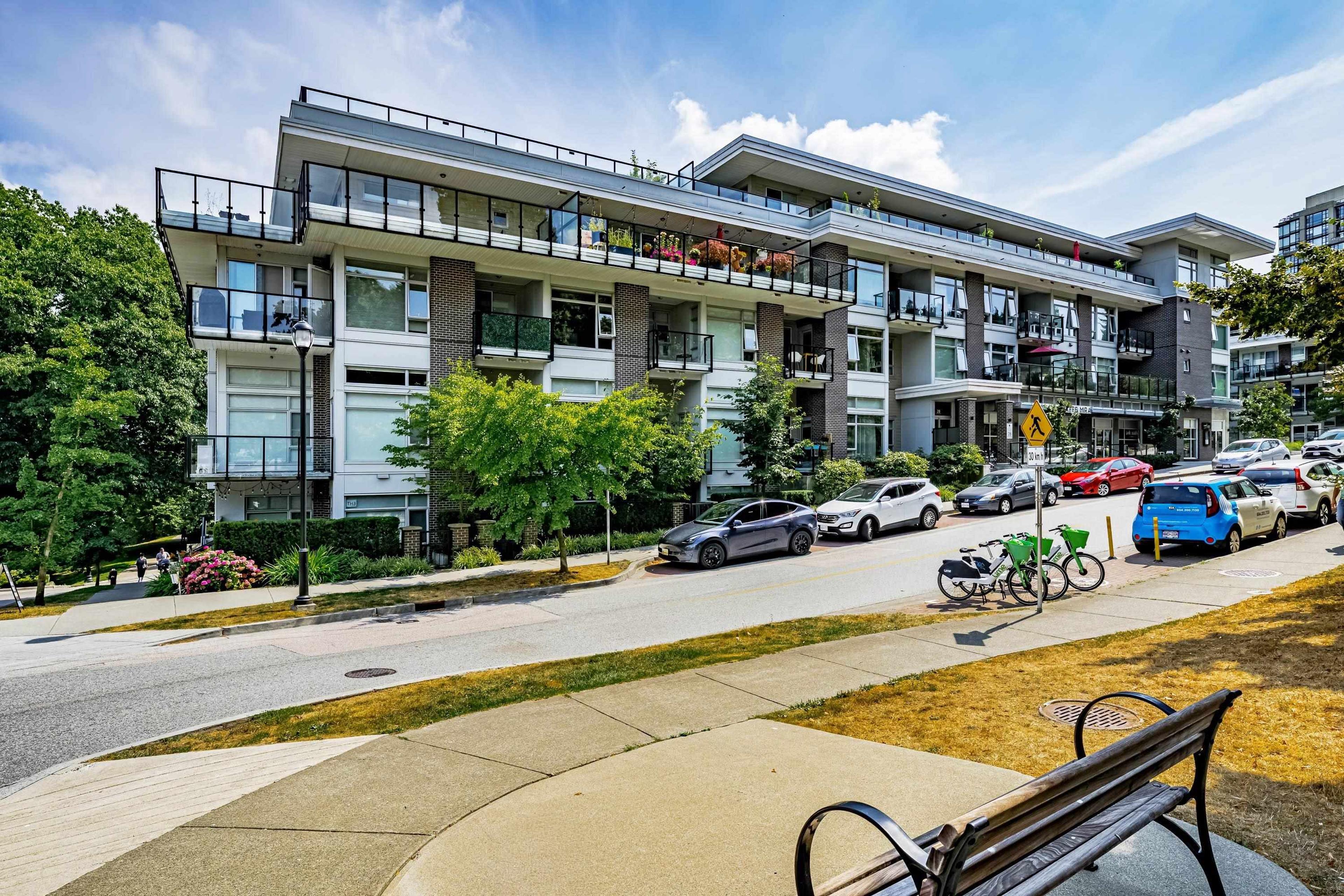 28 E Royal Avenue, New Westminster - Exteriors - Photo 2