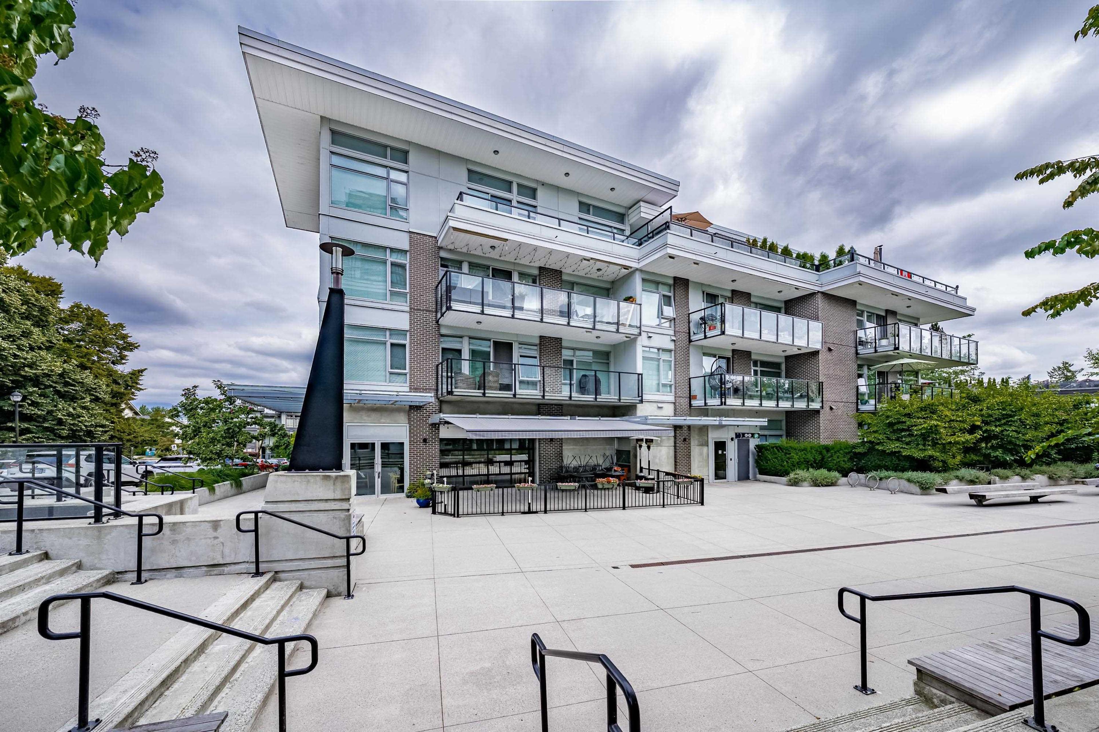 28 E Royal Avenue, New Westminster - Exteriors - Photo 3