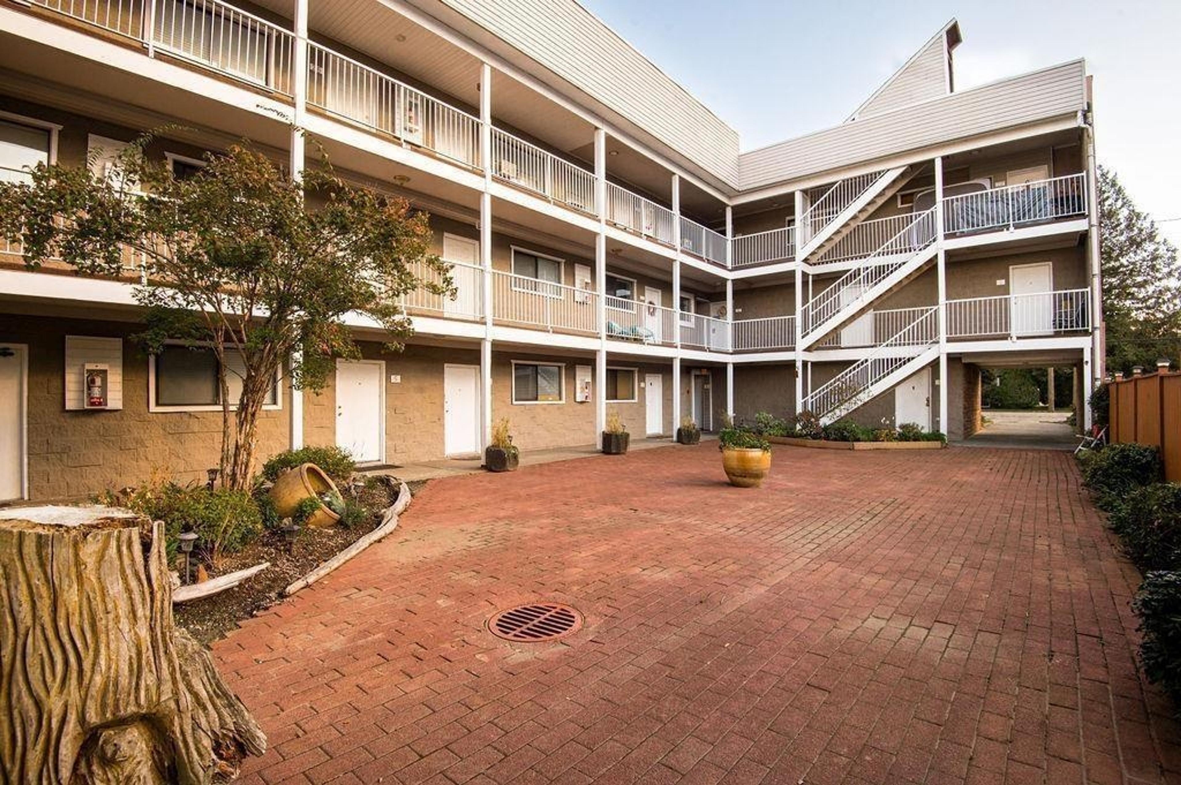 450 Esplanade Avenue, Harrison Hot Springs - Exteriors - Full Complex View - Photo 3