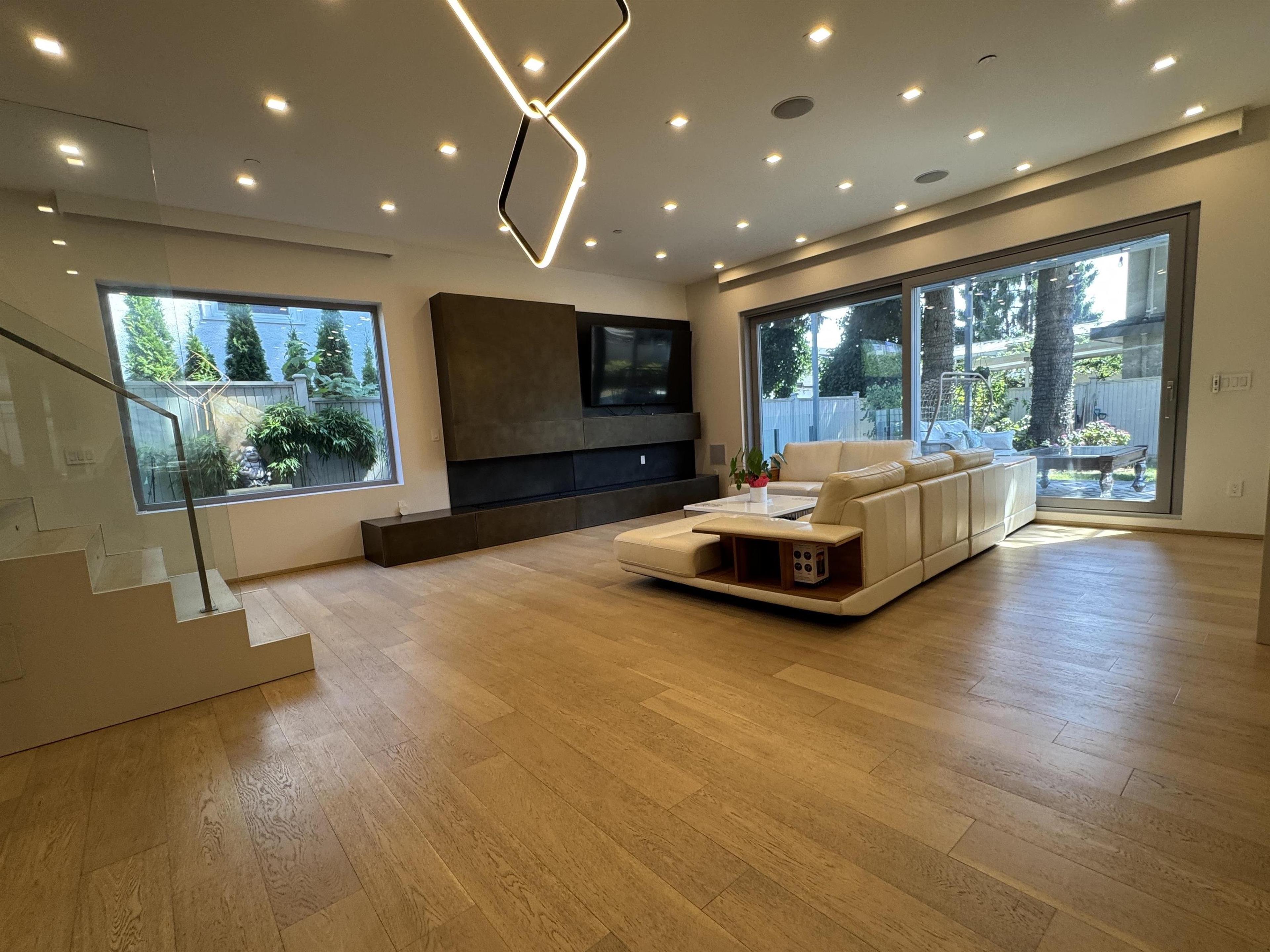 1076 PARK DRIVE - Image 2