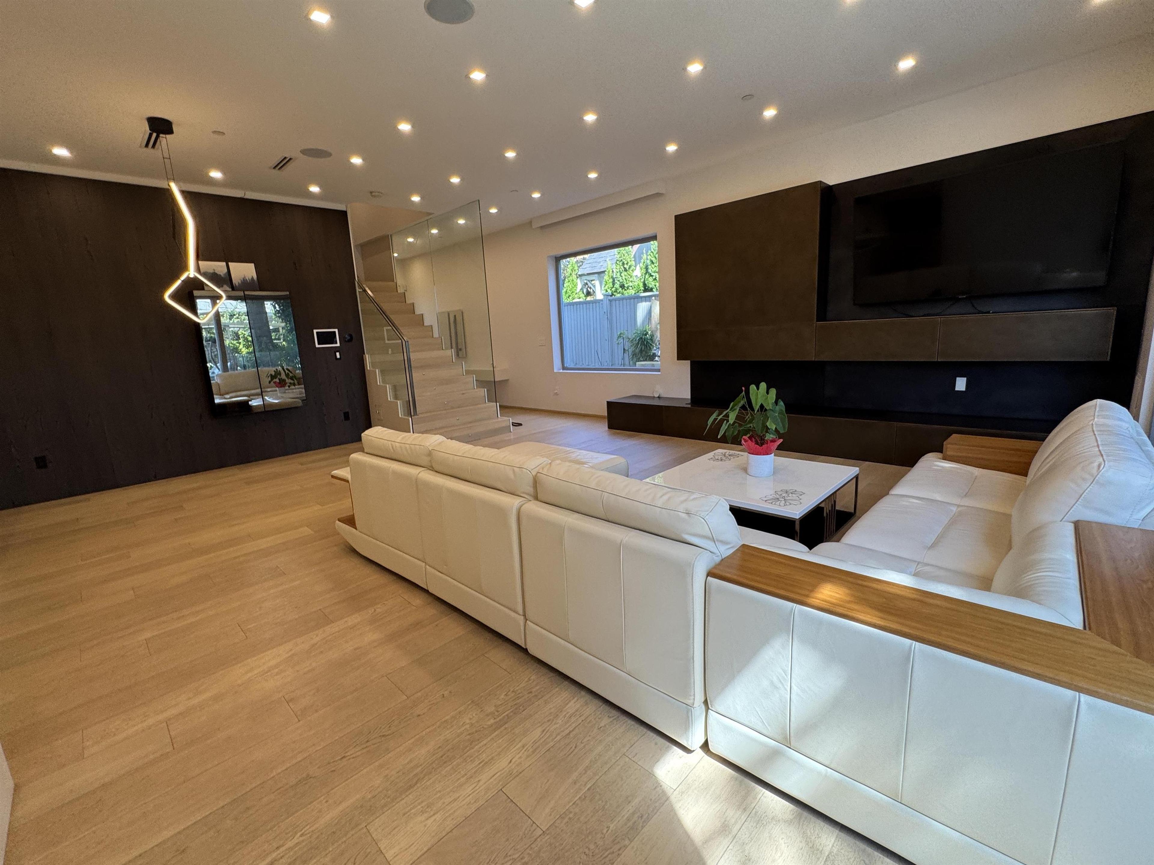 1076 PARK DRIVE - Image 3