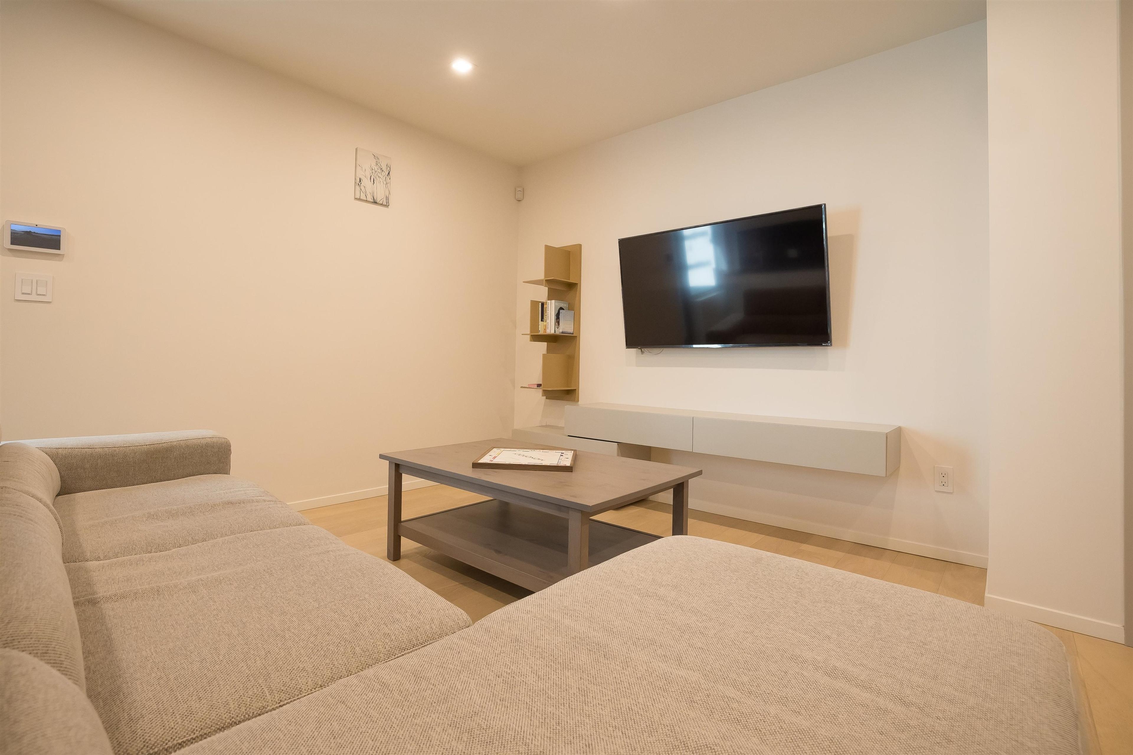 1076 PARK DRIVE - 18