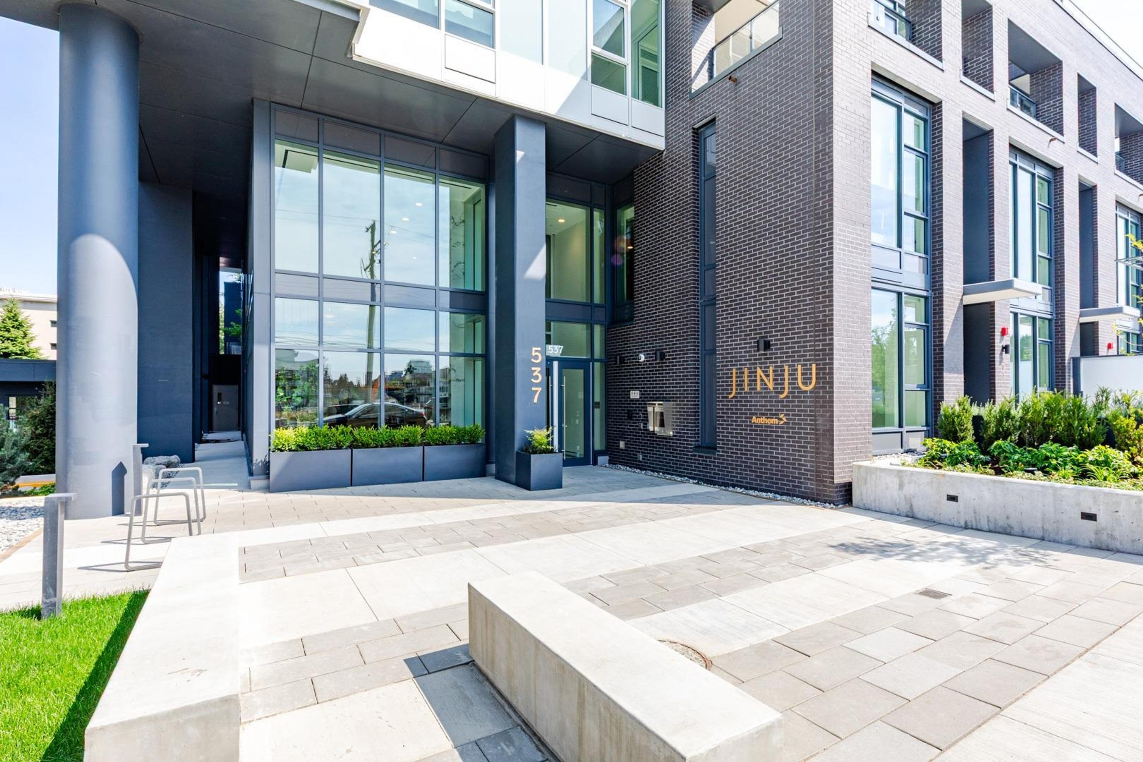 537 Cottonwood Avenue, Coquitlam - Exteriors - Photo 1