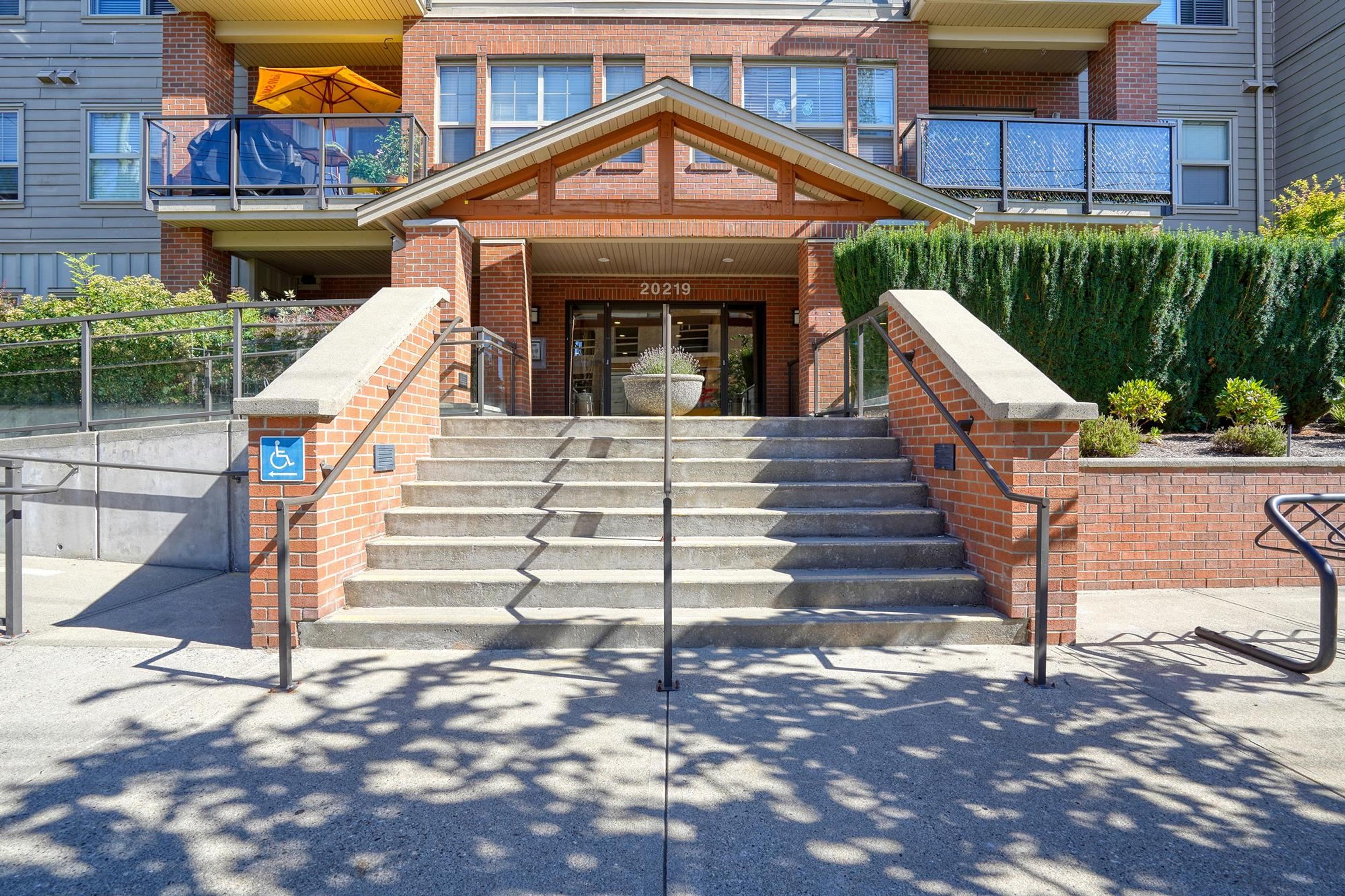 20219 54a Avenue, Langley - Exteriors - Photo 3