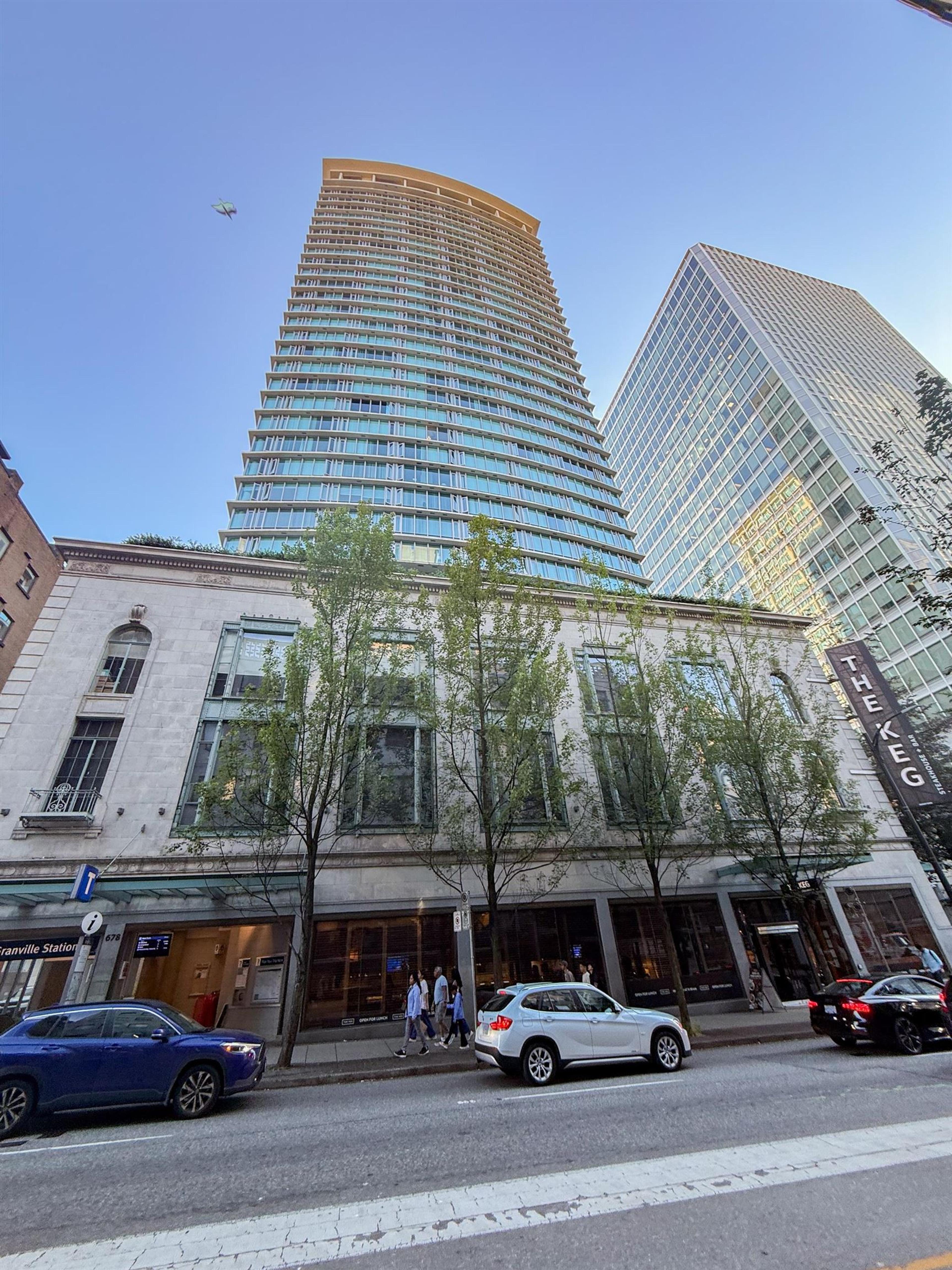 610 Granville Street, Vancouver - Exteriors - Photo 1