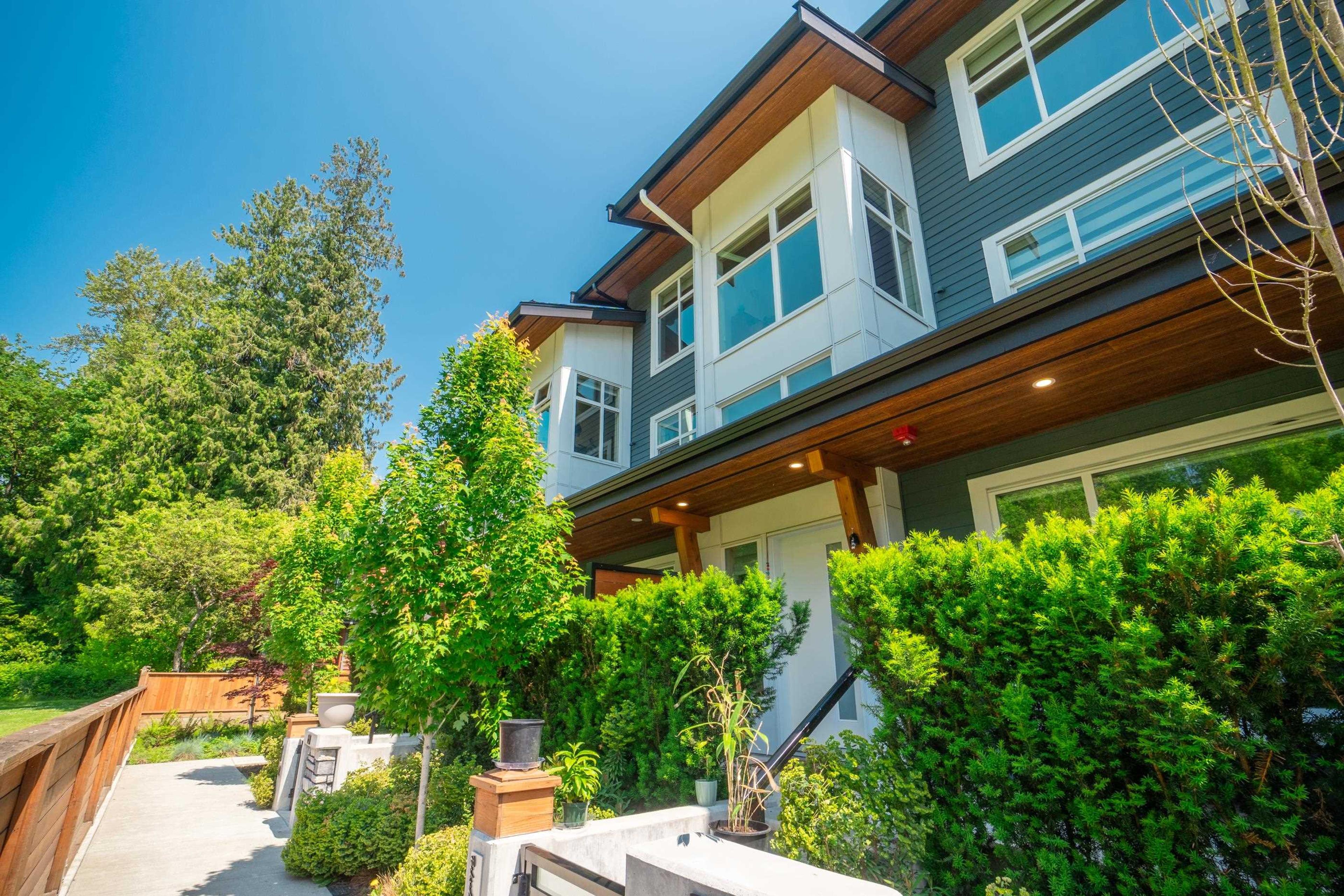 933 Premier Street, North Vancouver - Exteriors - Photo 2