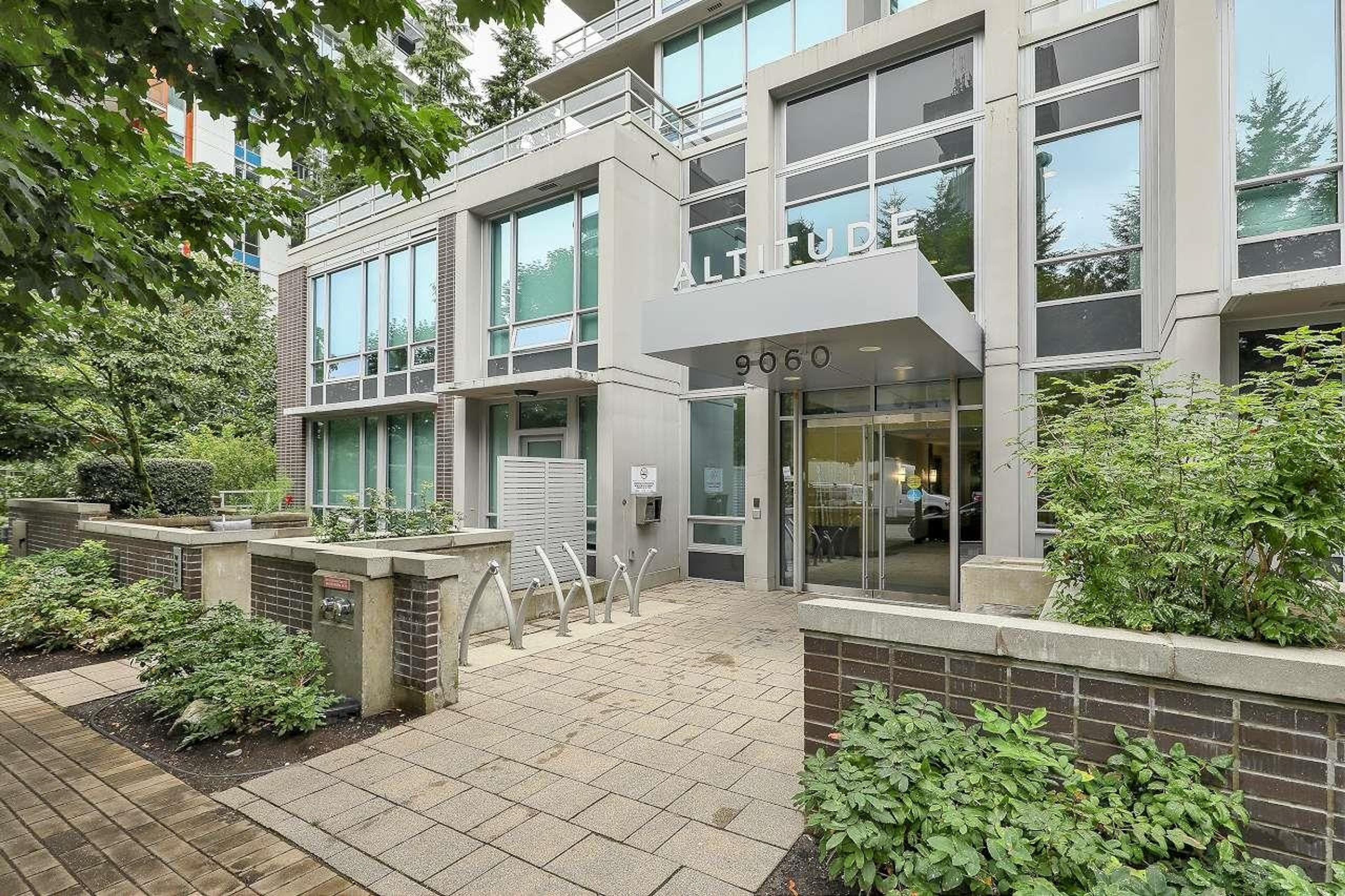 9060 University Crescent, Burnaby - Exteriors - Photo 3