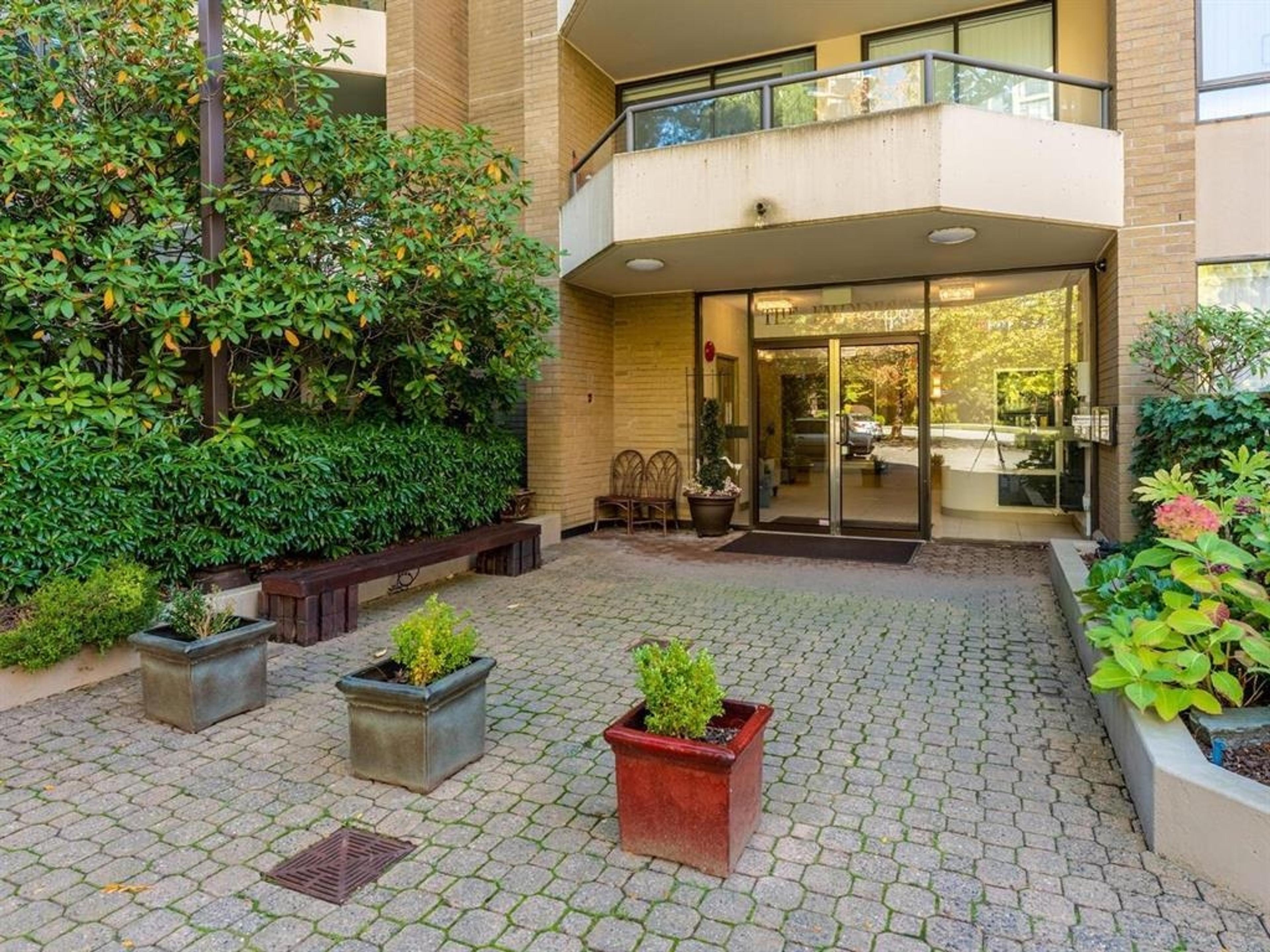 6282 Kathleen Avenue, Burnaby - Exteriors - Photo 1