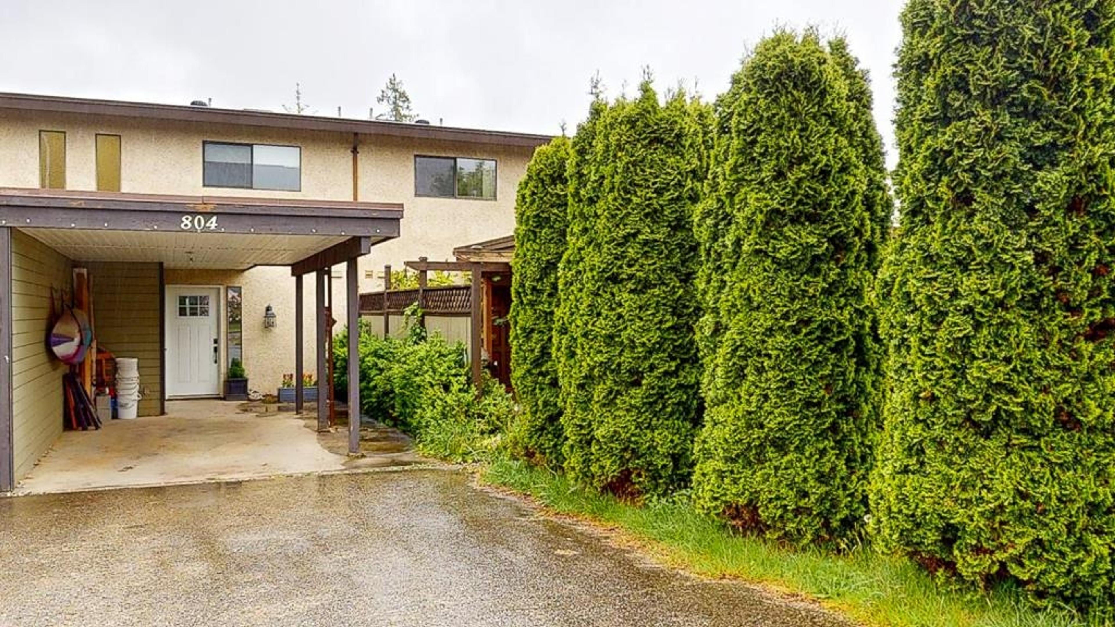 804 North Road, Gibsons - Exteriors - Photo 1