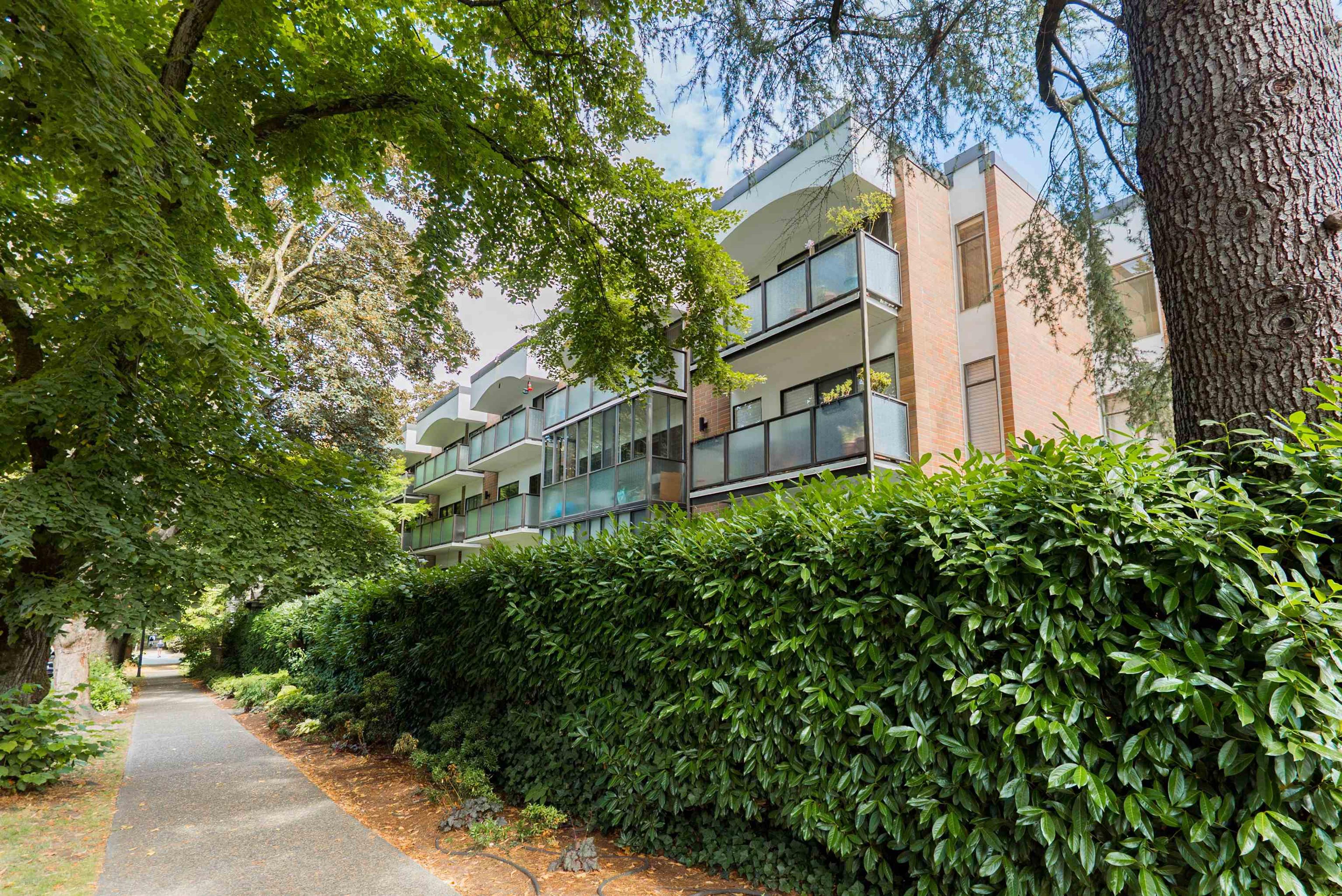 1535 Nelson Street, Vancouver - Exteriors - Photo 2