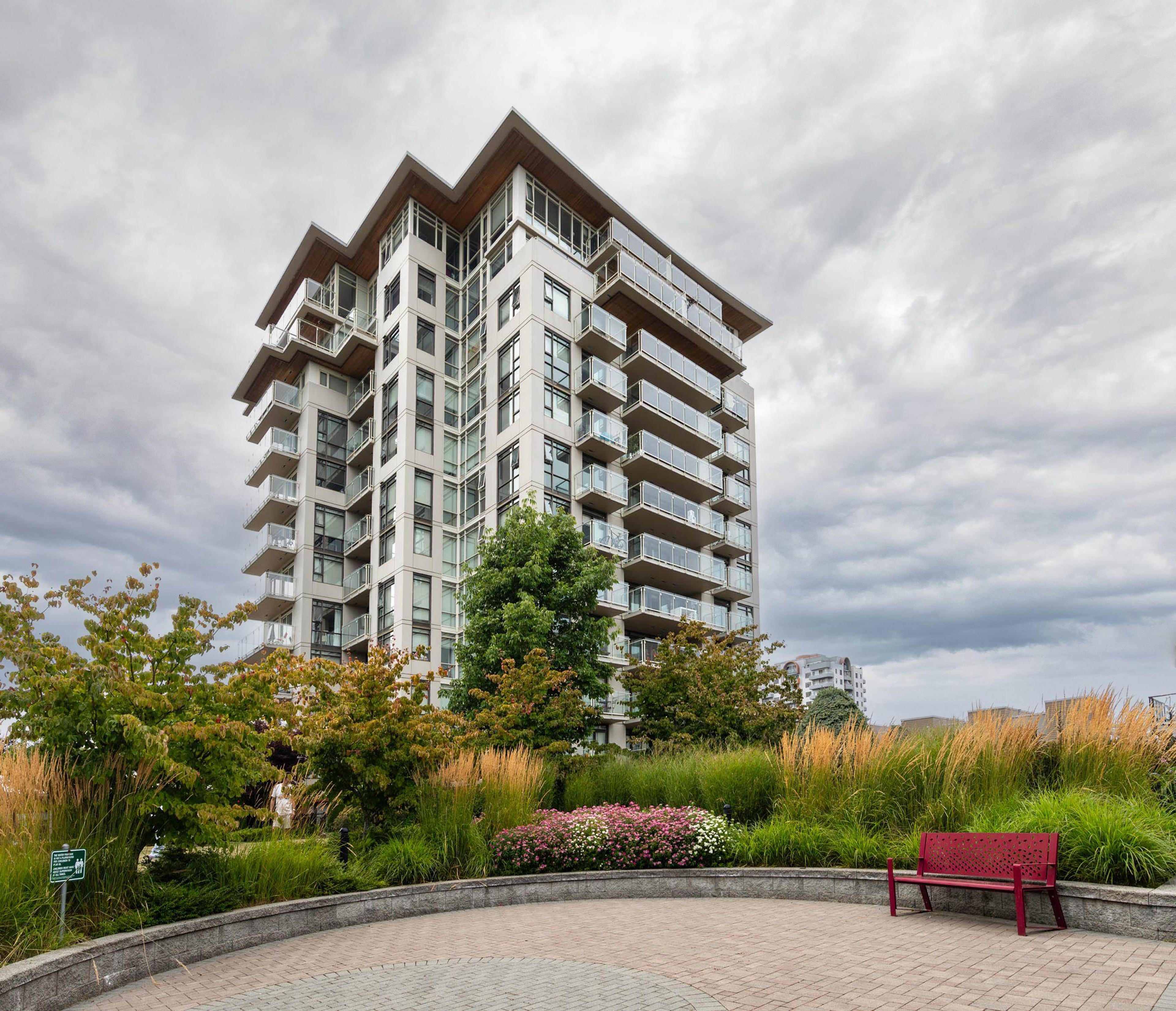 8333 Anderson Road, Richmond - Exteriors - Photo 3