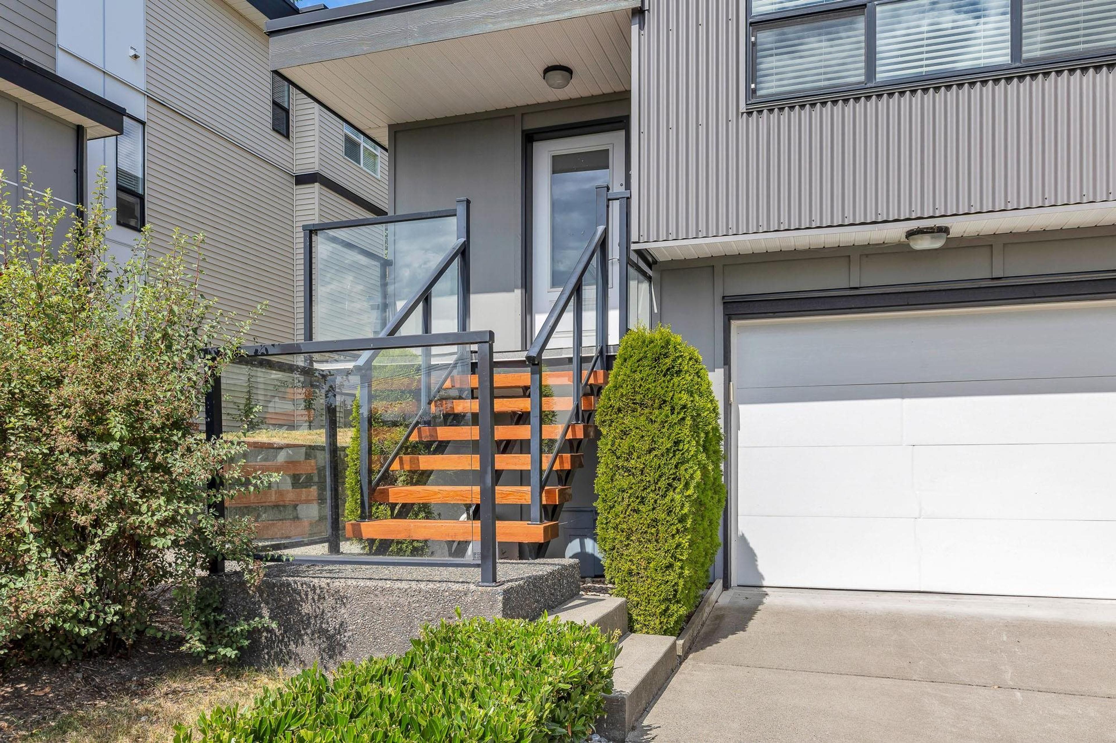 36099 Waterleaf Place, Abbotsford - Exteriors - Photo 2