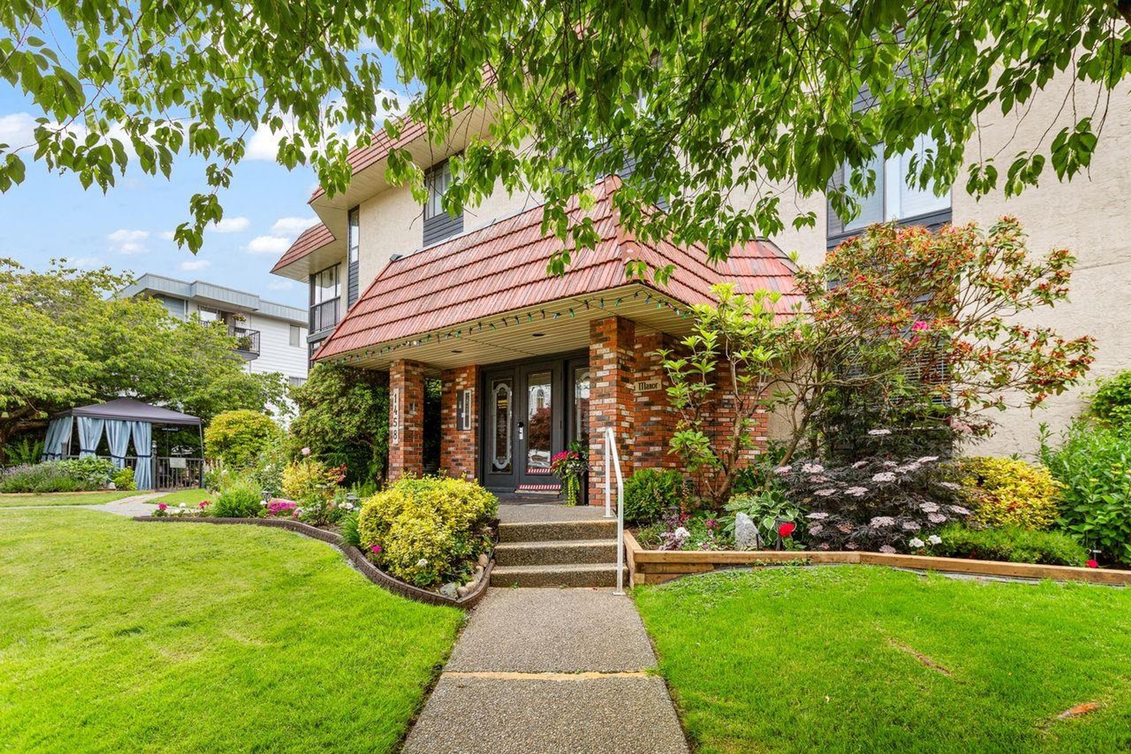 1458 Blackwood Street, White Rock - Exteriors - Photo 1