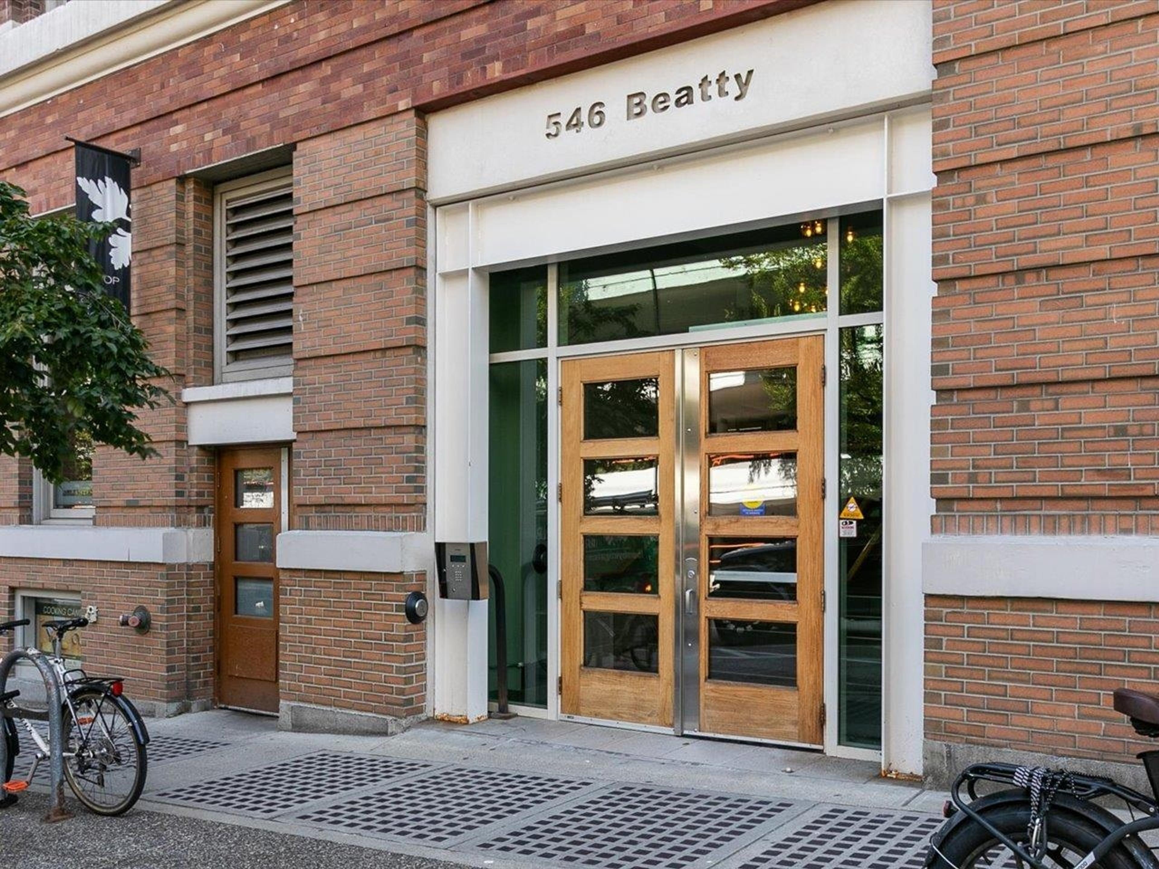 546 Beatty Street, Vancouver - Exteriors - Photo 1