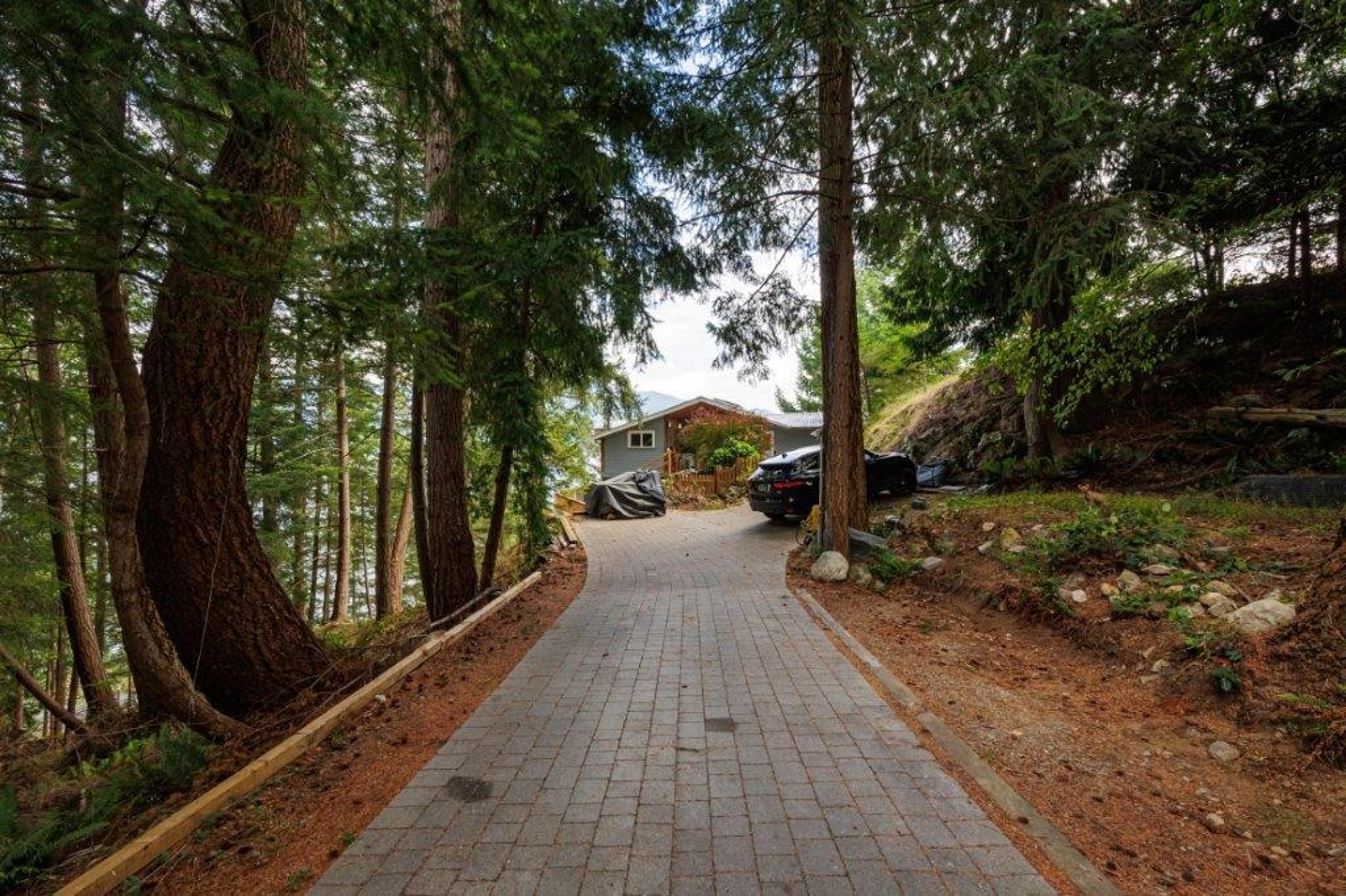 653 Cliff Road, Bowen Island - Exteriors - Photo 2