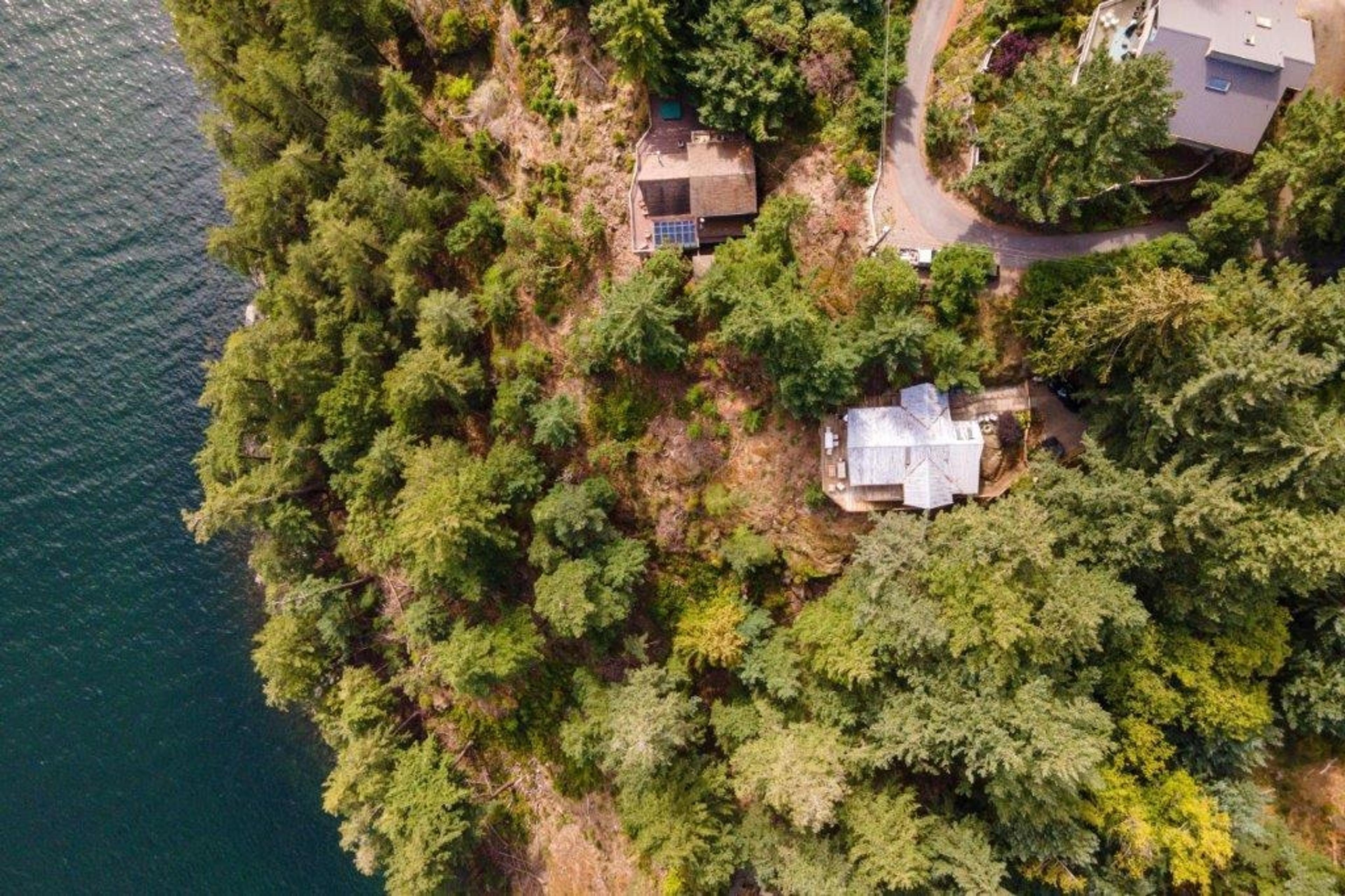 653 Cliff Road, Bowen Island - Exteriors - Drone/Aerial View - Photo 3