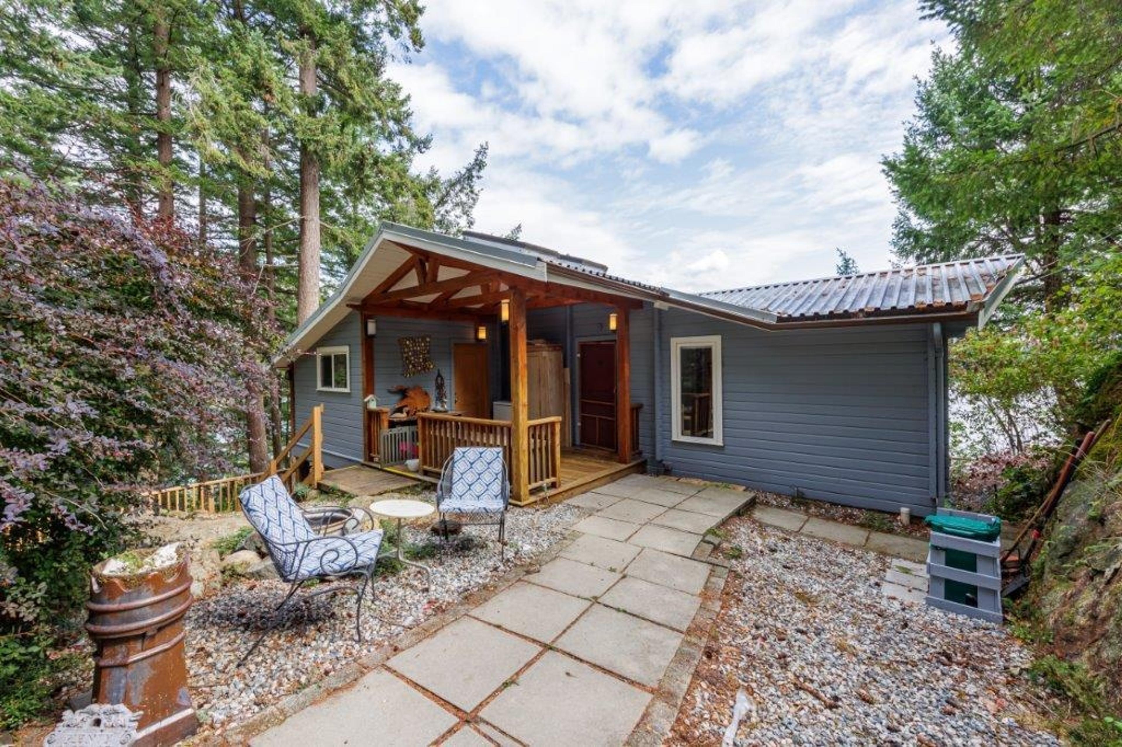 653 Cliff Road, Bowen Island - Exteriors - Photo 4