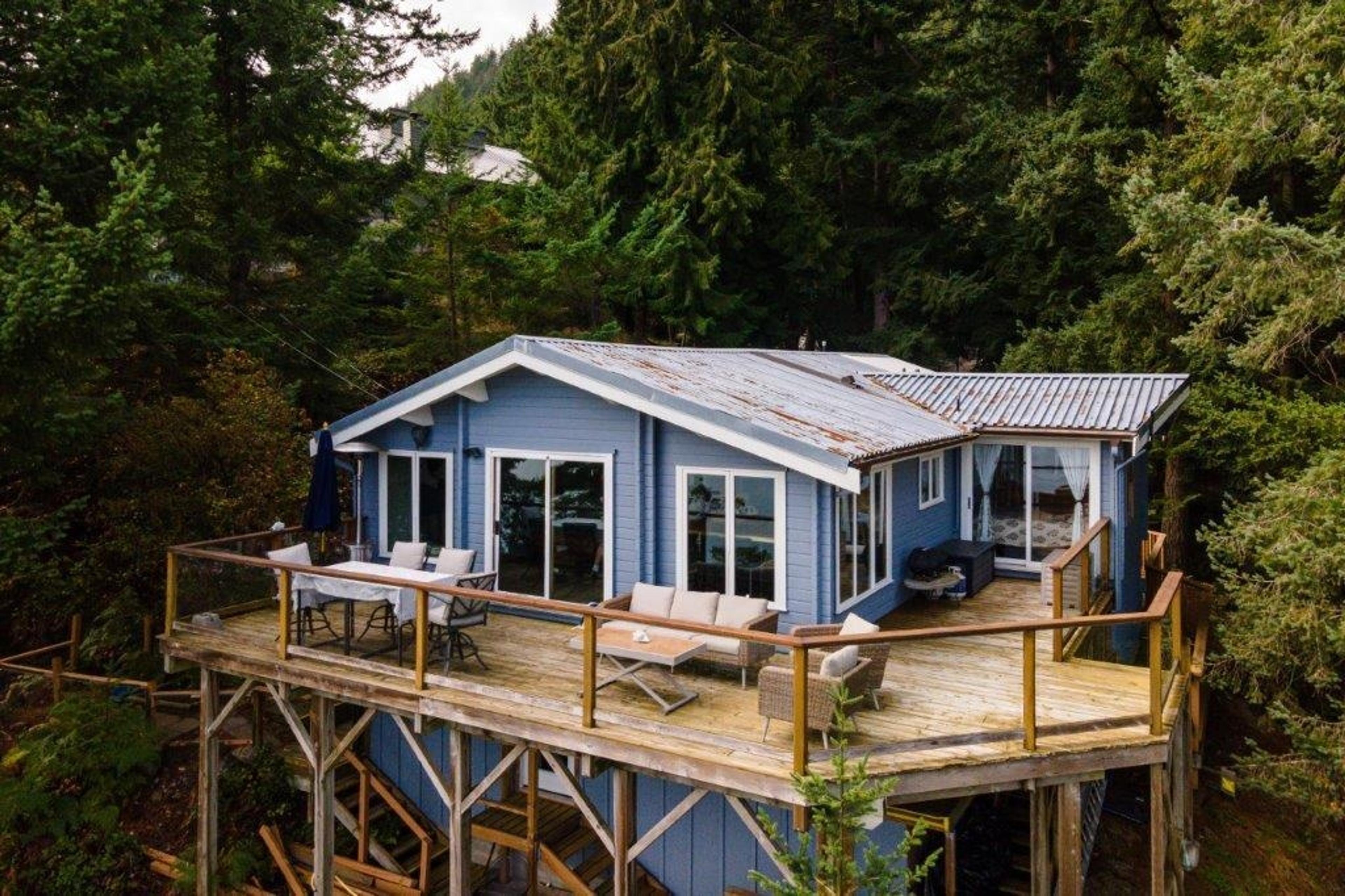 653 Cliff Road, Bowen Island - Exteriors - Photo 5